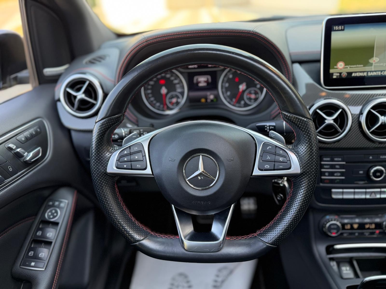 MERCEDES-BENZ B 220 AMG Line 4Matic 7G-DCT-image-17