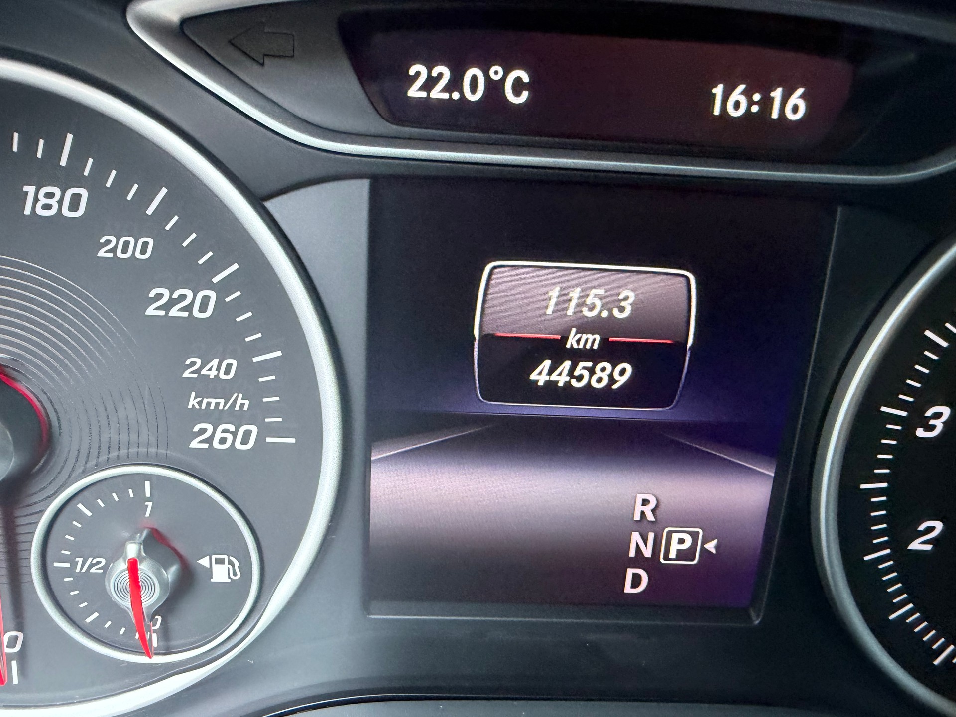 MERCEDES-BENZ B 220 AMG Line 4Matic 7G-DCT-image-52