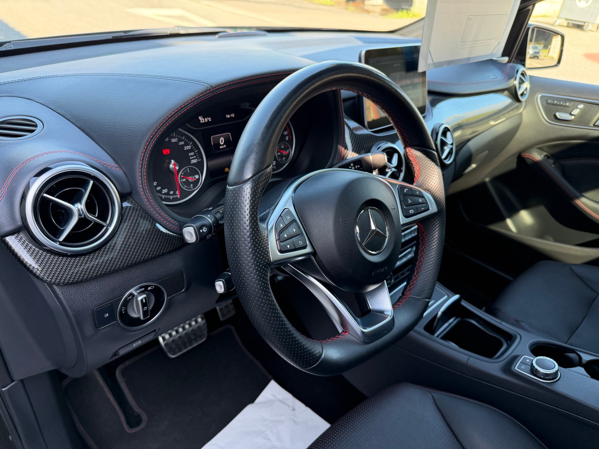 MERCEDES-BENZ B 220 AMG Line 4Matic 7G-DCT-image-28