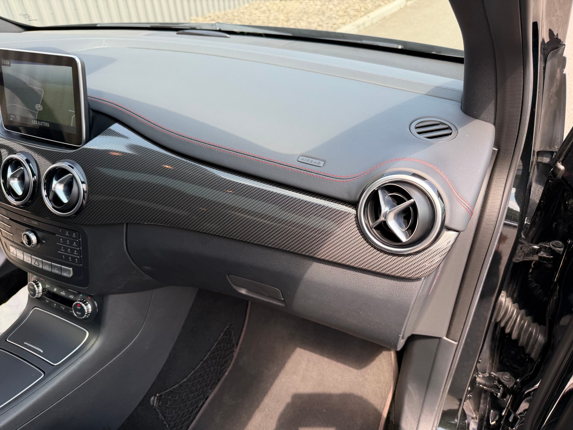 MERCEDES-BENZ B 220 AMG Line 4Matic 7G-DCT-image-27