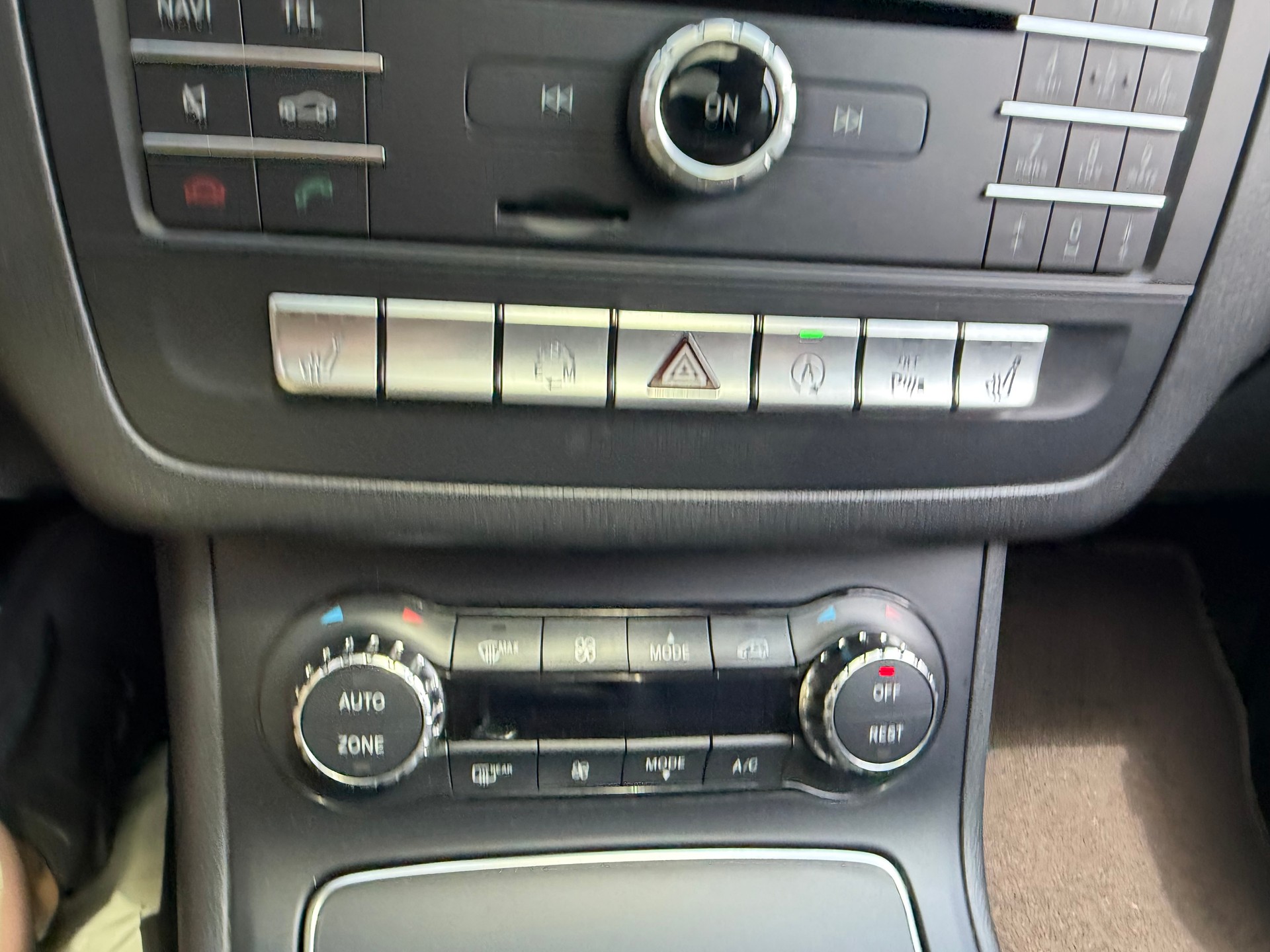 MERCEDES-BENZ B 220 AMG Line 4Matic 7G-DCT-image-32