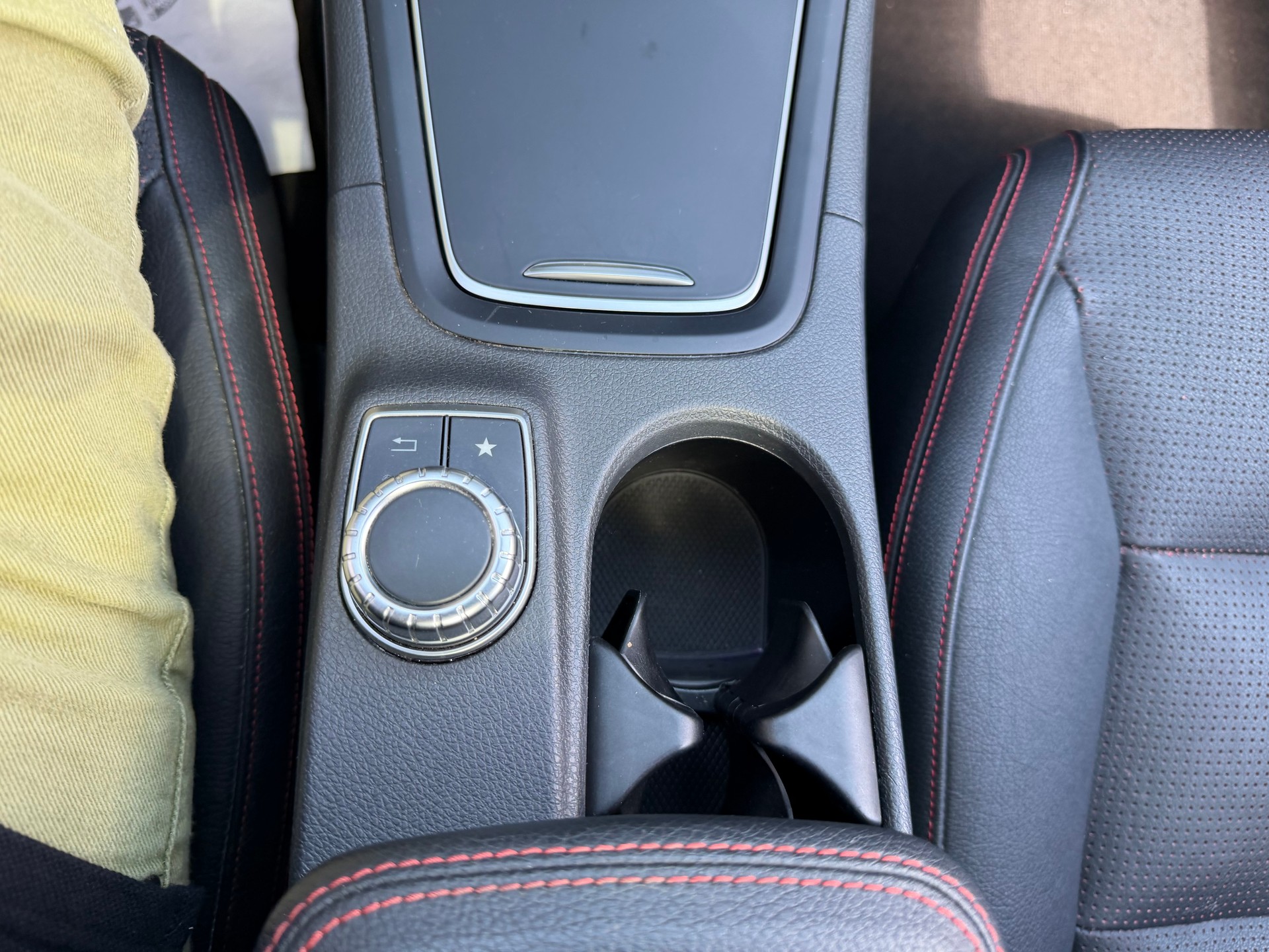 MERCEDES-BENZ B 220 AMG Line 4Matic 7G-DCT-image-34