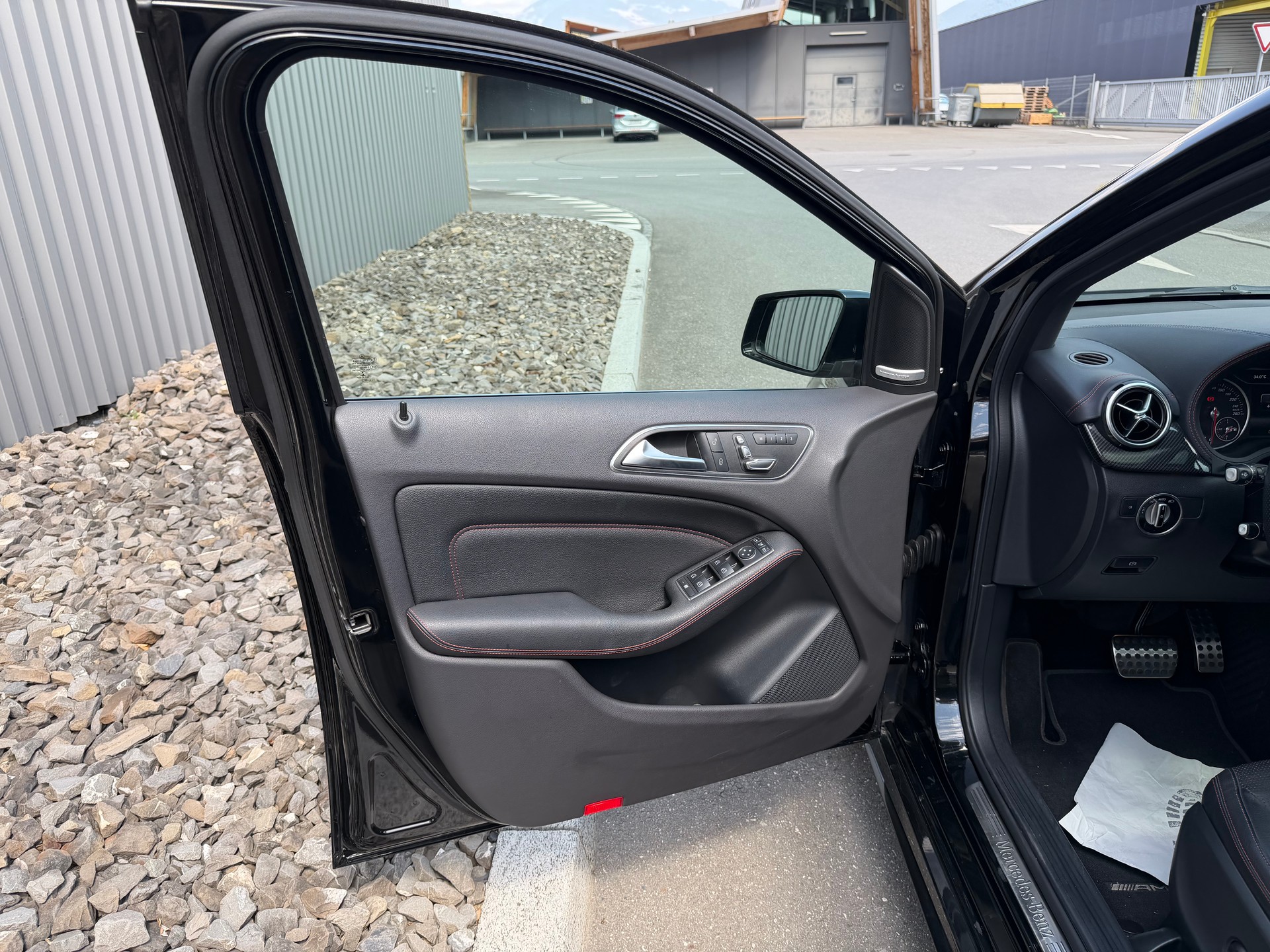 MERCEDES-BENZ B 220 AMG Line 4Matic 7G-DCT-image-15