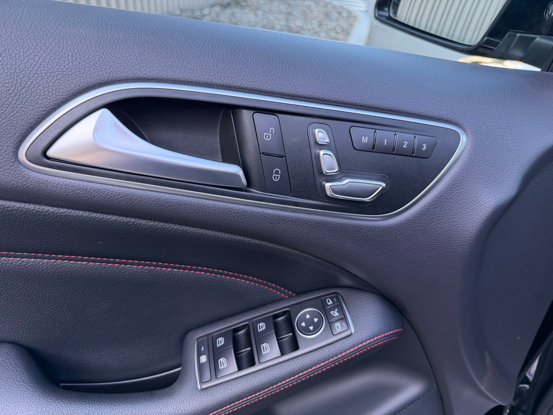 MERCEDES-BENZ B 220 AMG Line 4Matic 7G-DCT-image-24