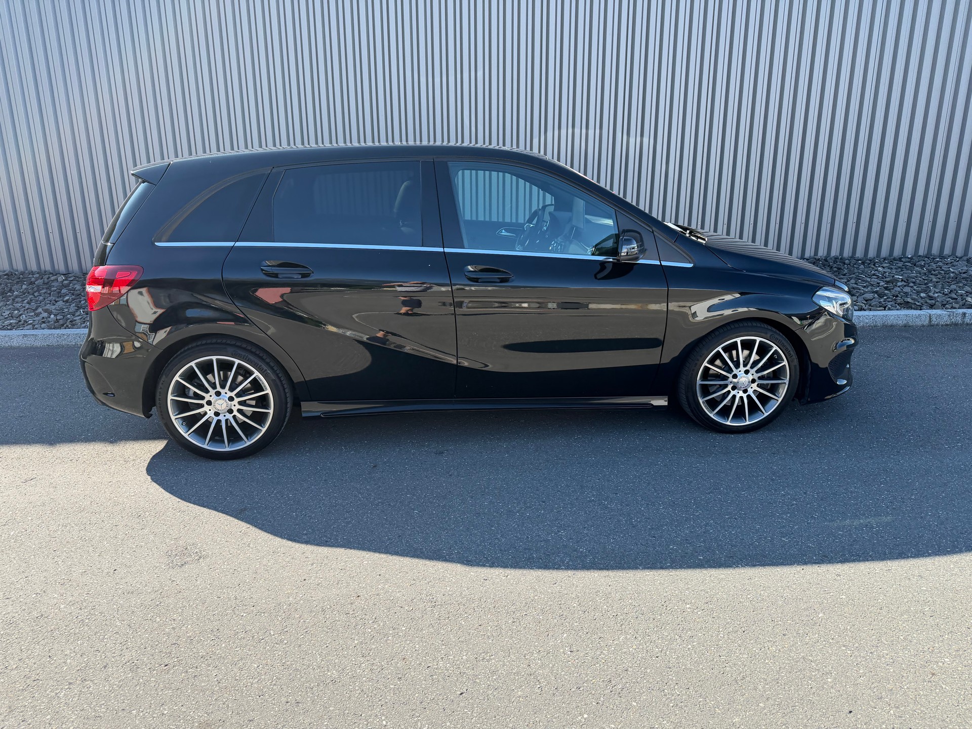 MERCEDES-BENZ B 220 AMG Line 4Matic 7G-DCT-image-6