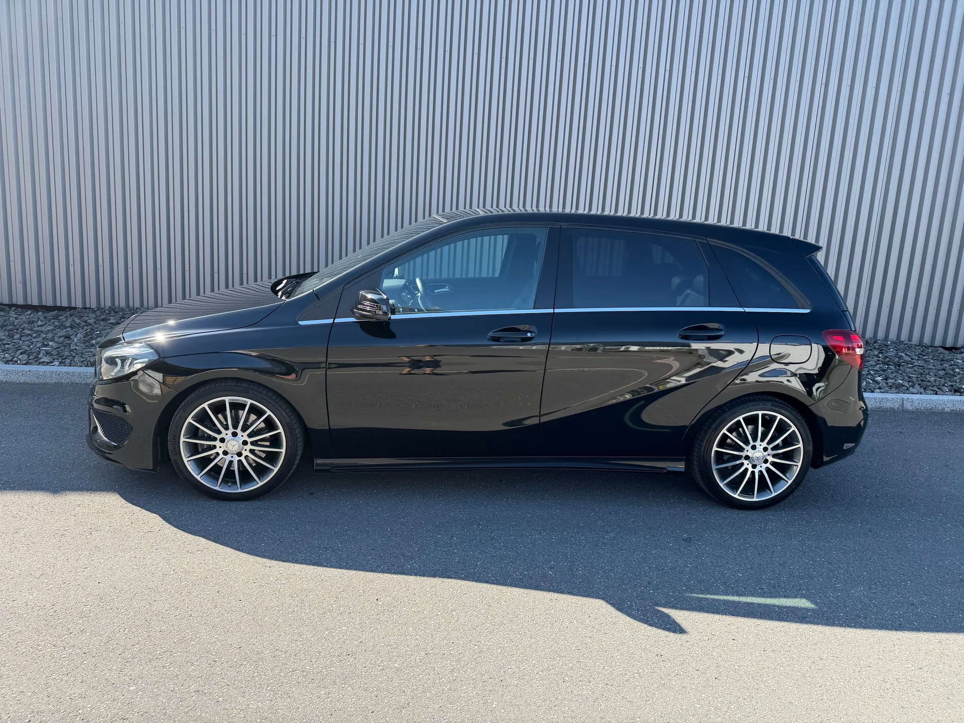 MERCEDES-BENZ B 220 AMG Line 4Matic 7G-DCT-showroom-element-1