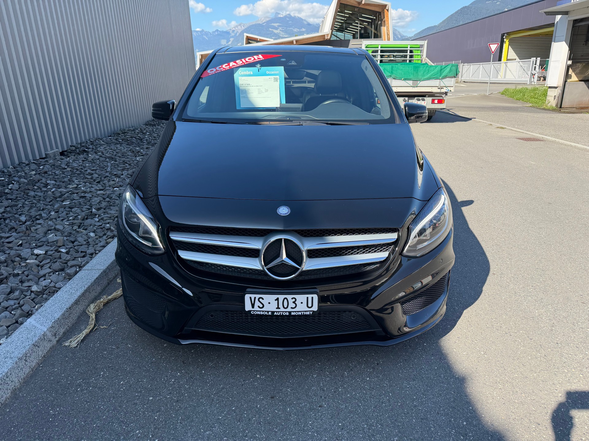 MERCEDES-BENZ B 220 AMG Line 4Matic 7G-DCT-image-4