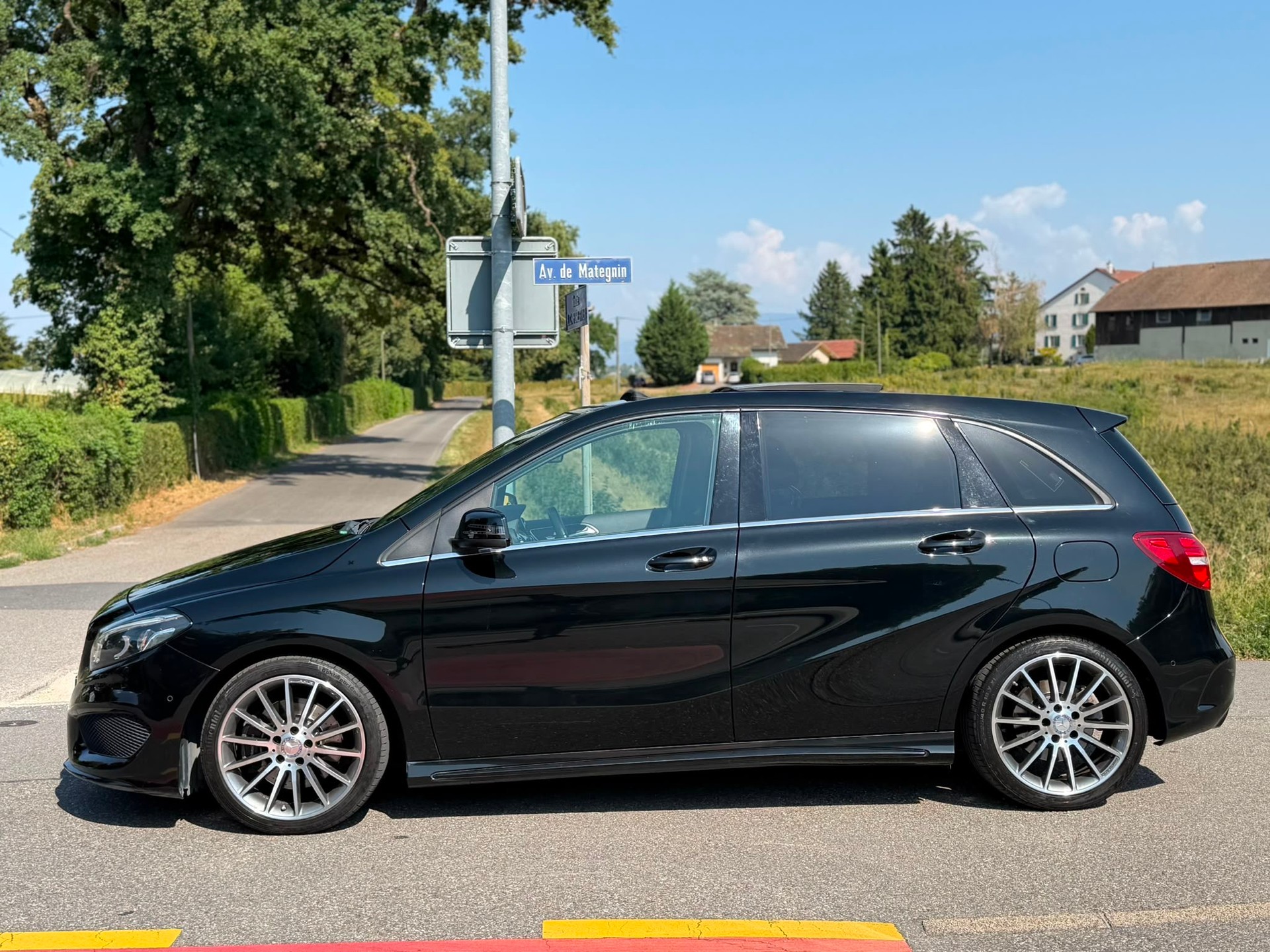 MERCEDES-BENZ B 220 AMG Line 4Matic 7G-DCT-image-2