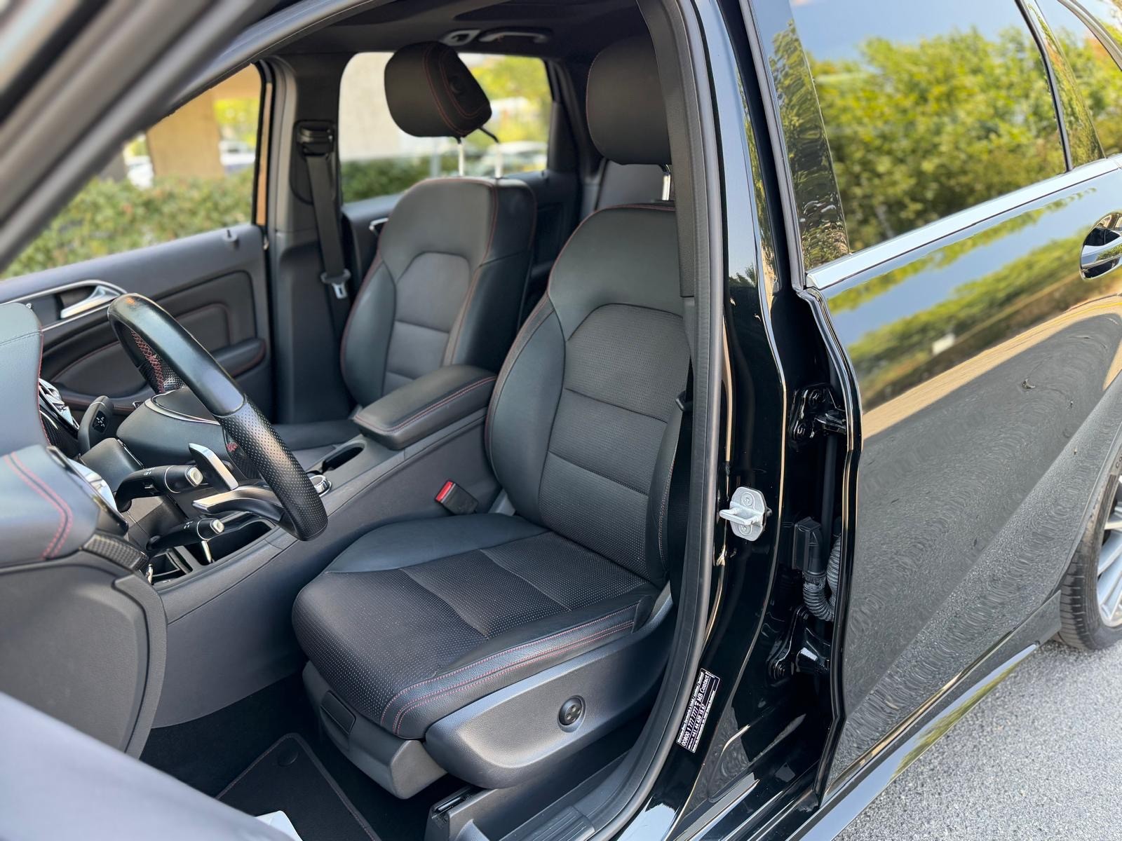MERCEDES-BENZ B 220 AMG Line 4Matic 7G-DCT-image-10