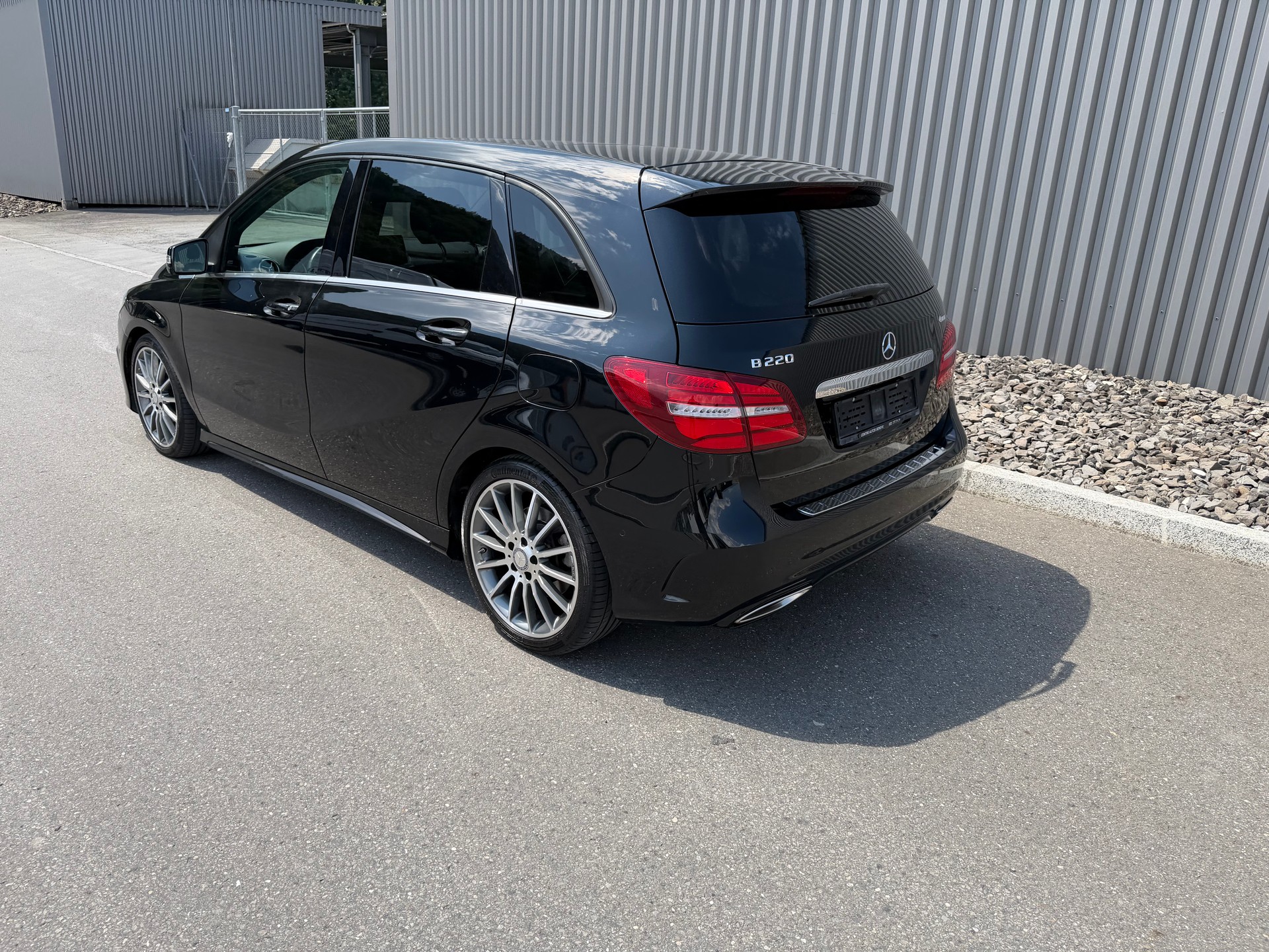 MERCEDES-BENZ B 220 AMG Line 4Matic 7G-DCT-showroom-element-3