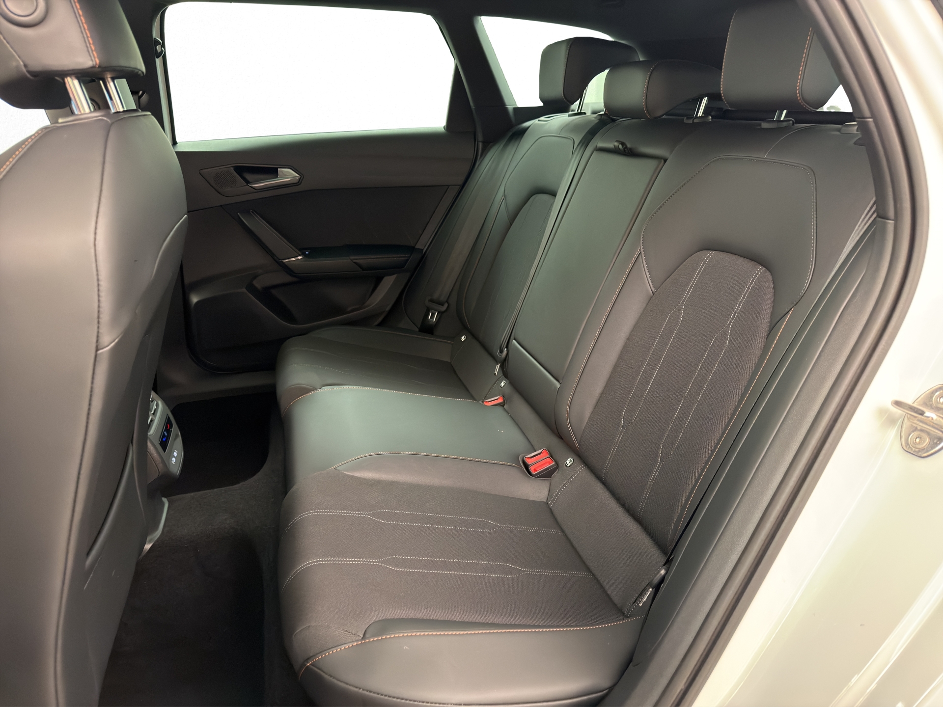 CUPRA Leon ST 1.5 eTSI DSG-image-11