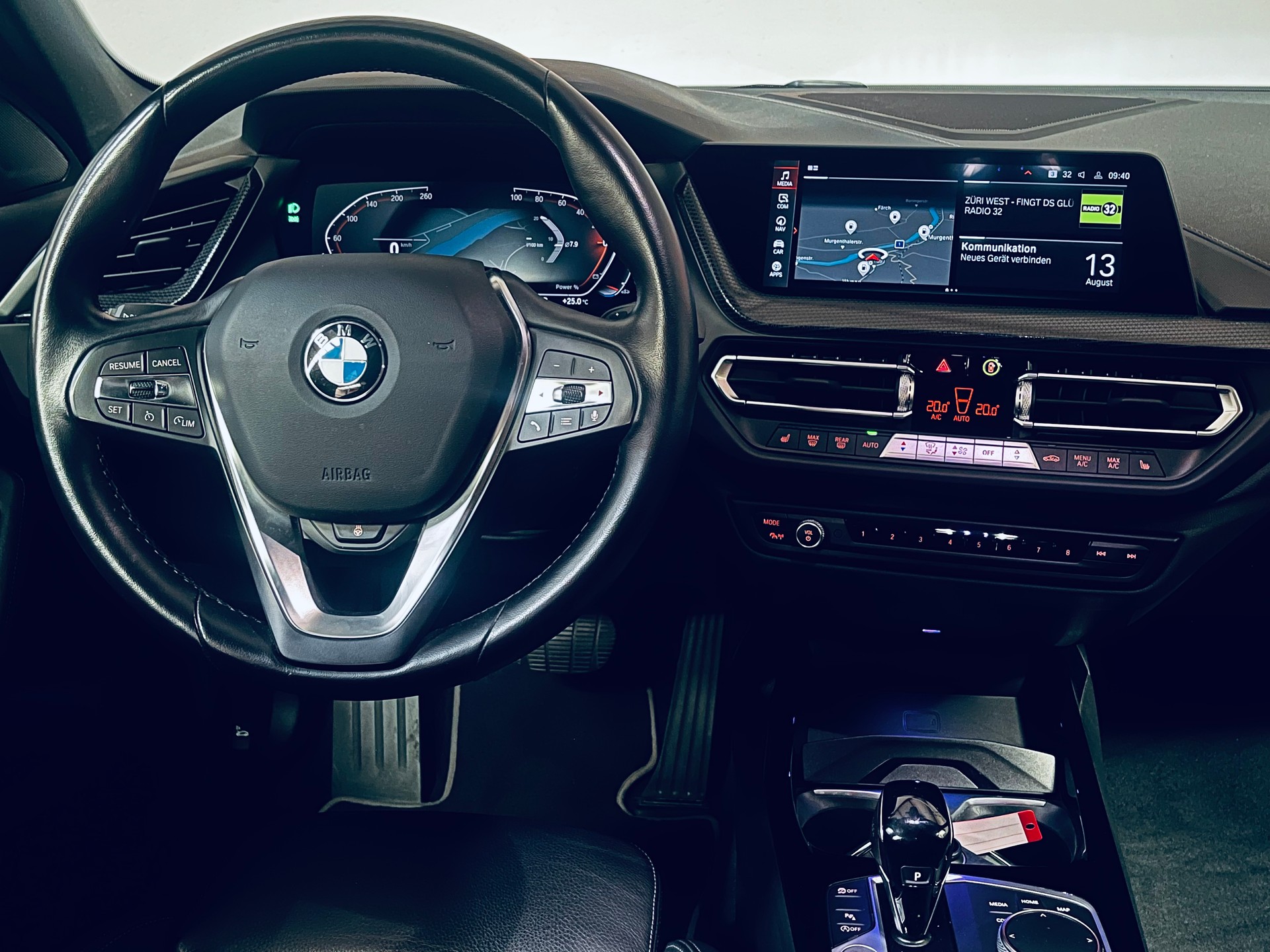 BMW 118i Sport Line Steptronic-image-12