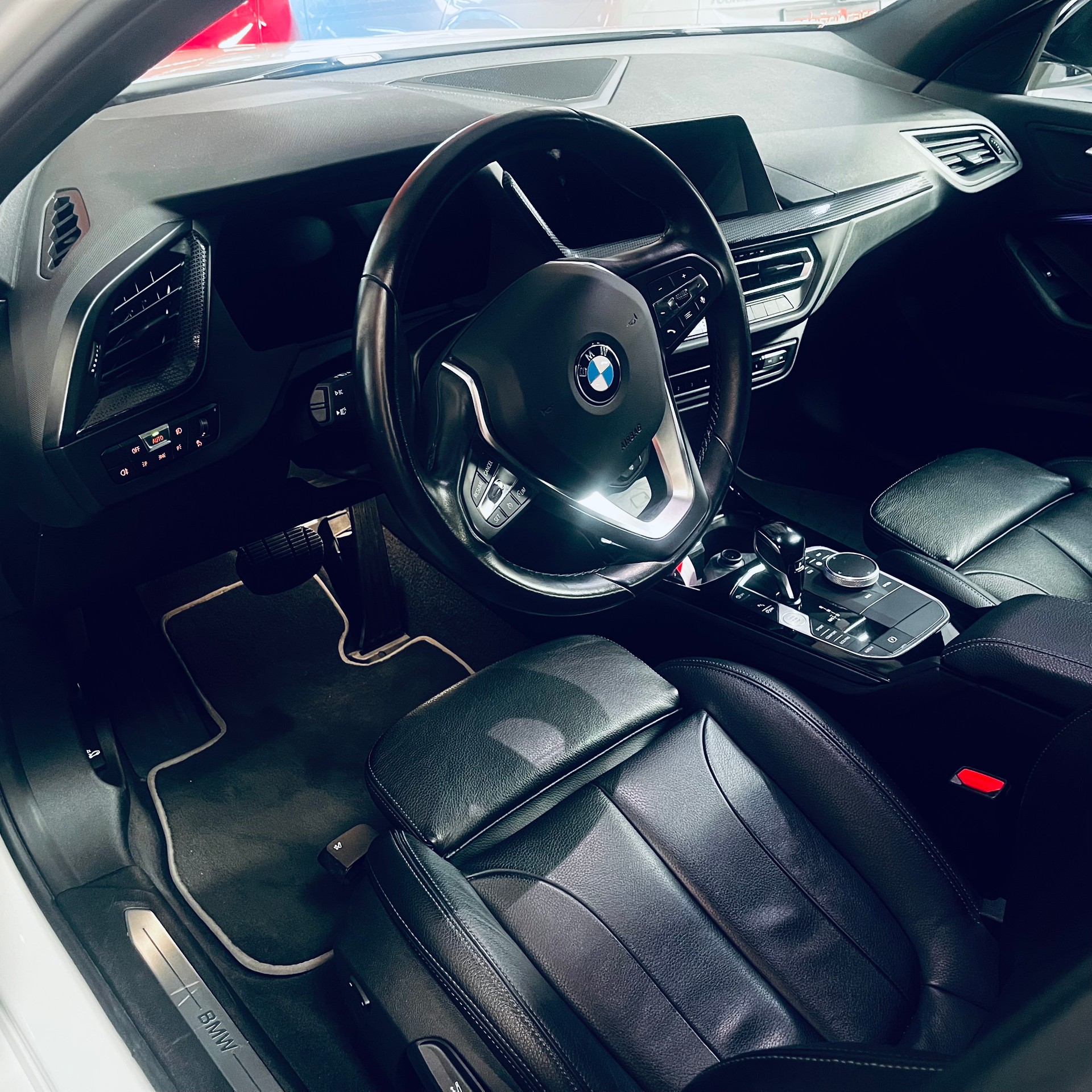 BMW 118i Sport Line Steptronic-image-13