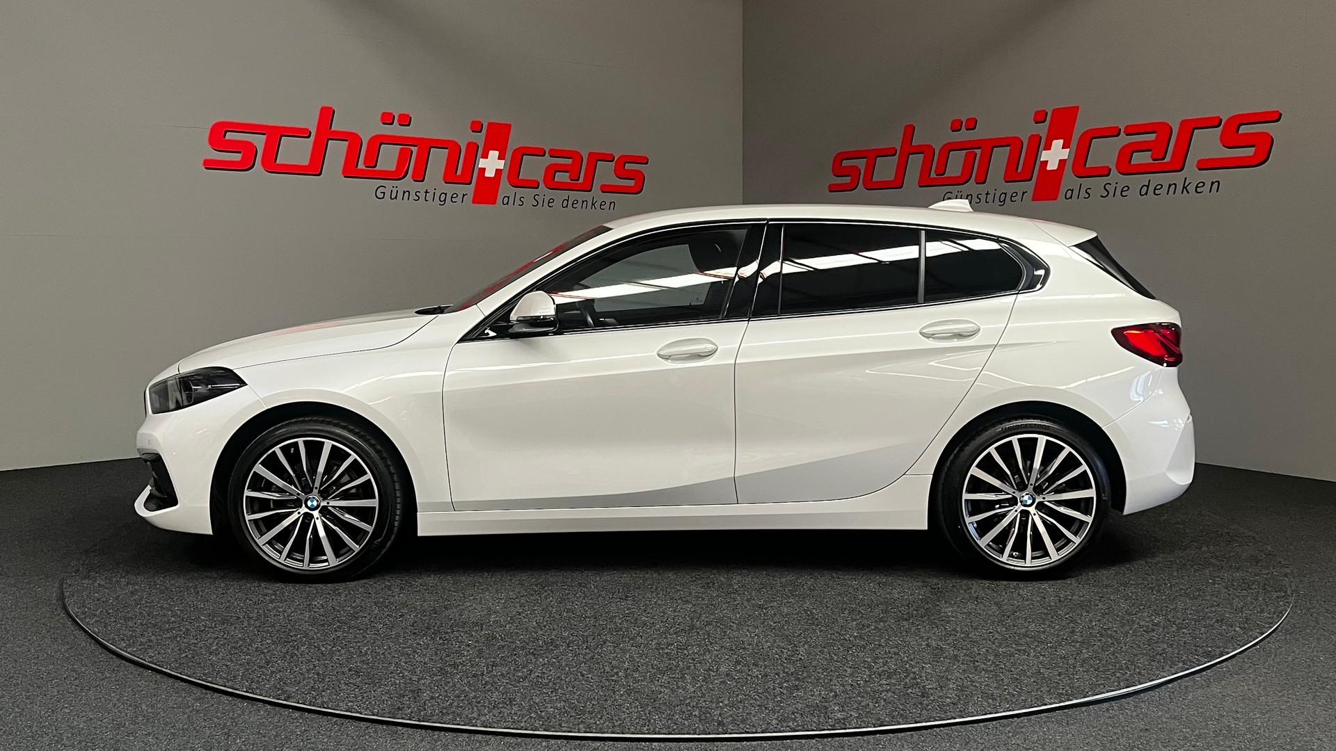 BMW 118i Sport Line Steptronic-showroom-element-2