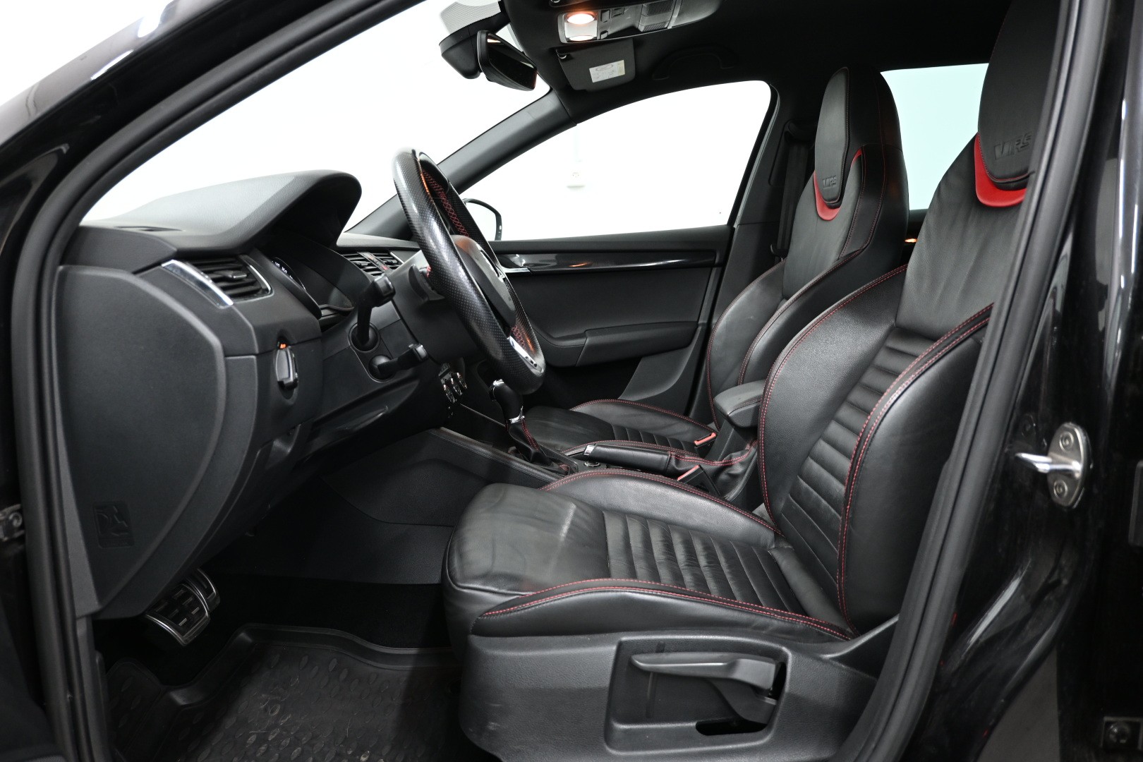 SKODA Octavia Combi 2.0 TDI RS 4x4 DSG-image-5