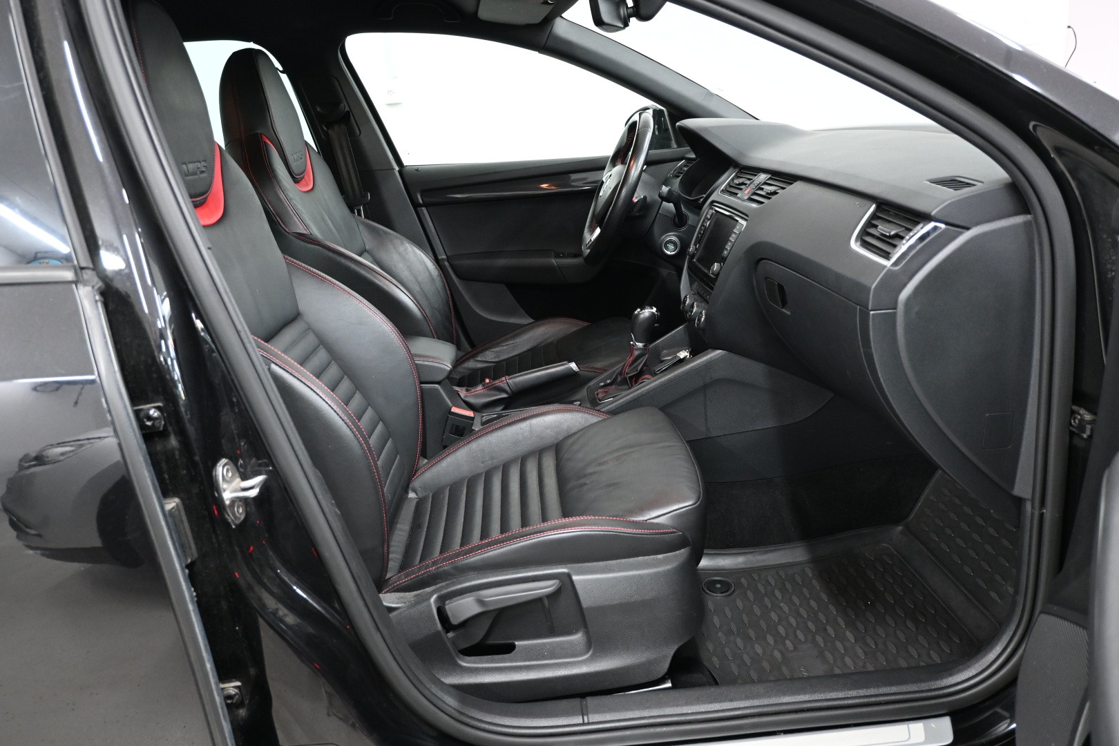 SKODA Octavia Combi 2.0 TDI RS 4x4 DSG-image-6