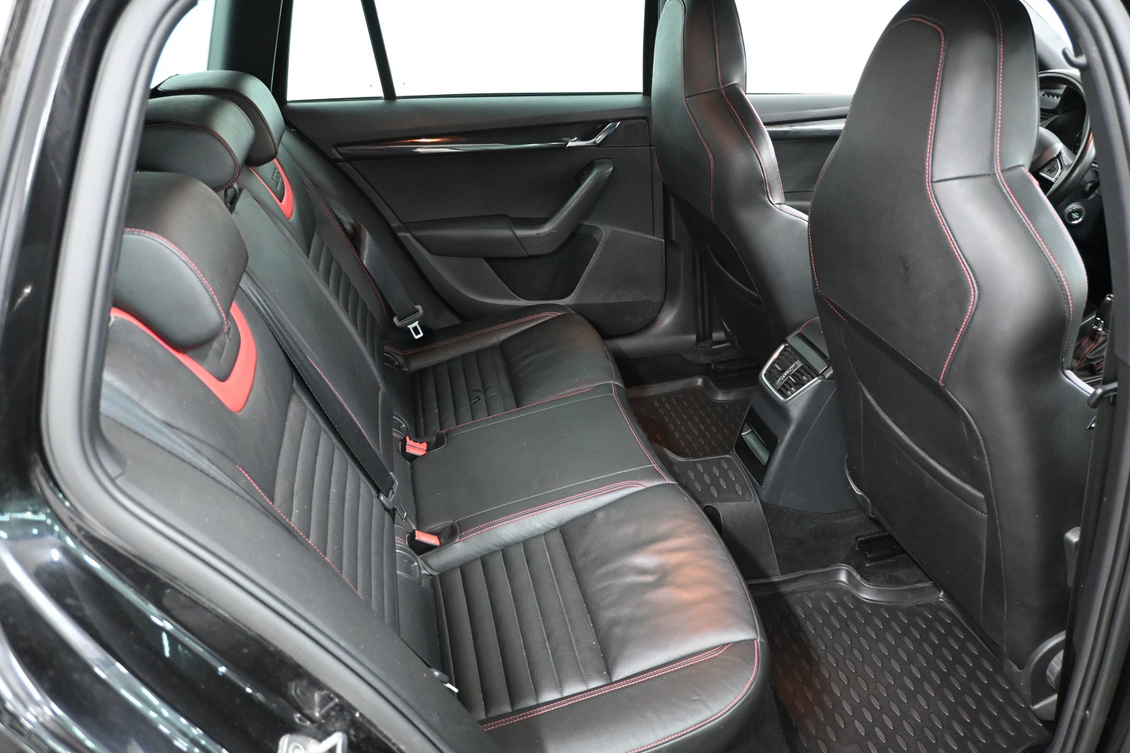 SKODA Octavia Combi 2.0 TDI RS 4x4 DSG-image-7
