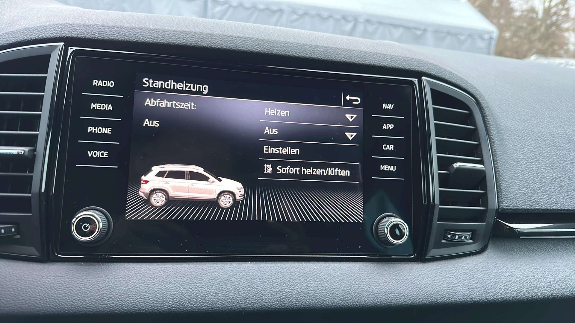 SKODA Karoq 2.0 TSI SportLine 4x4 DSG mit AHK & Standheizung-image-7