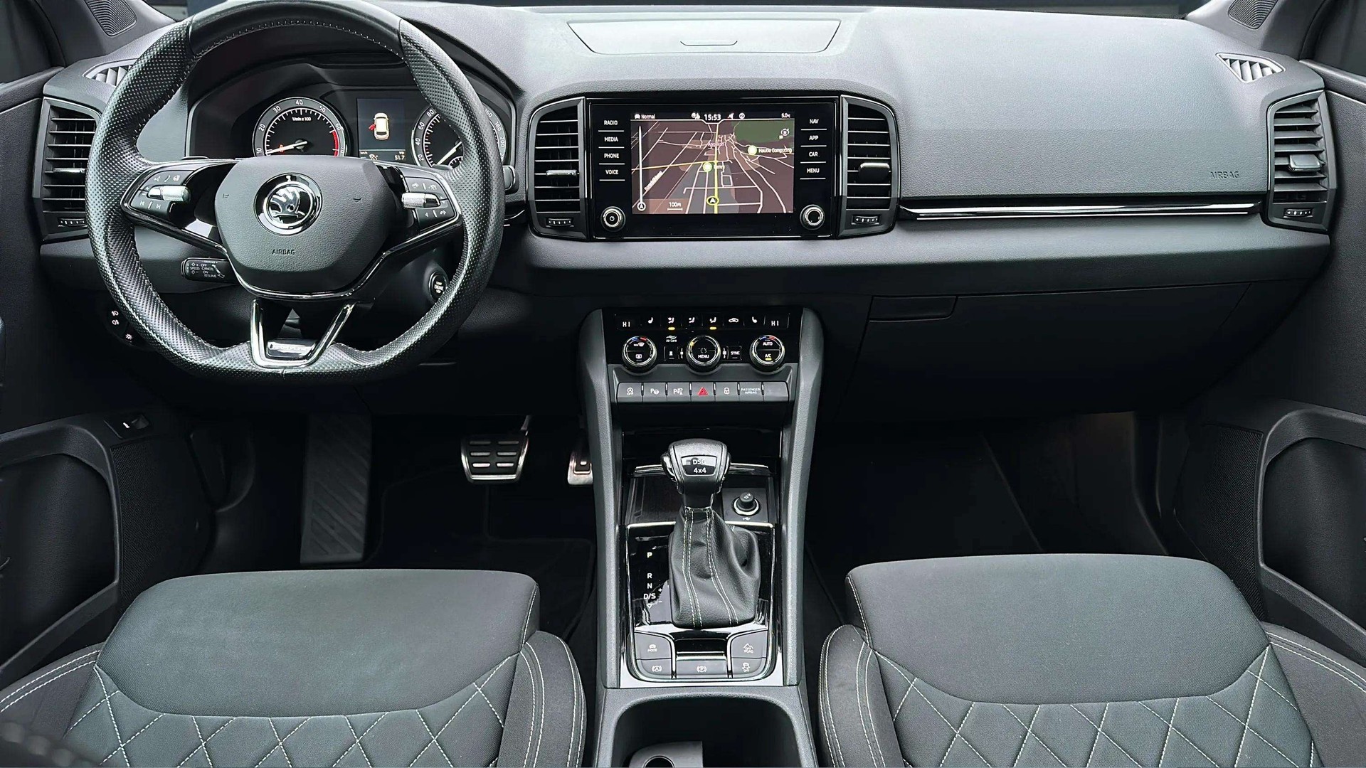 SKODA Karoq 2.0 TSI SportLine 4x4 DSG mit AHK & Standheizung-image-0