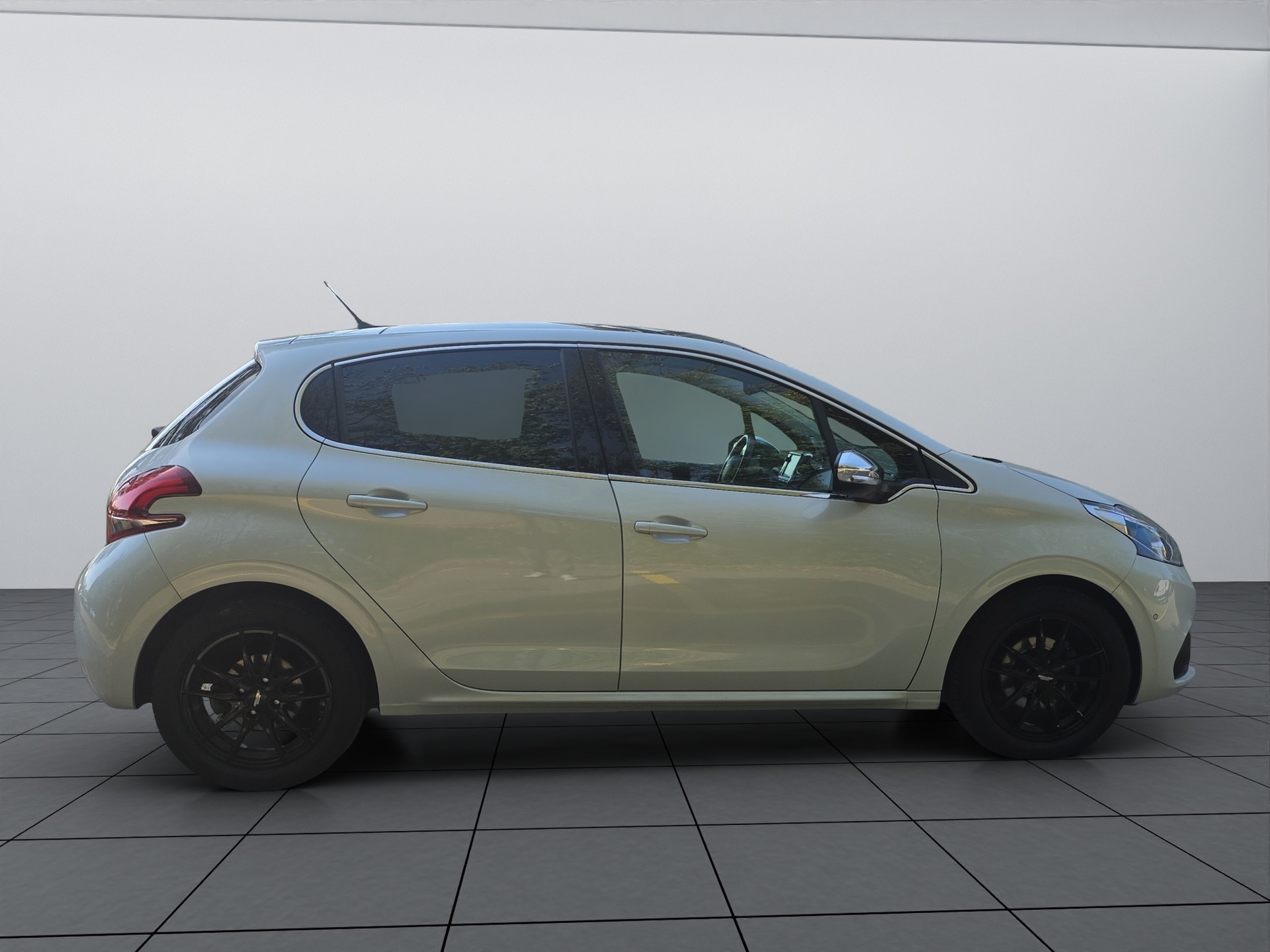 PEUGEOT 208 1.2 PureTech Allure EAT6-image-3