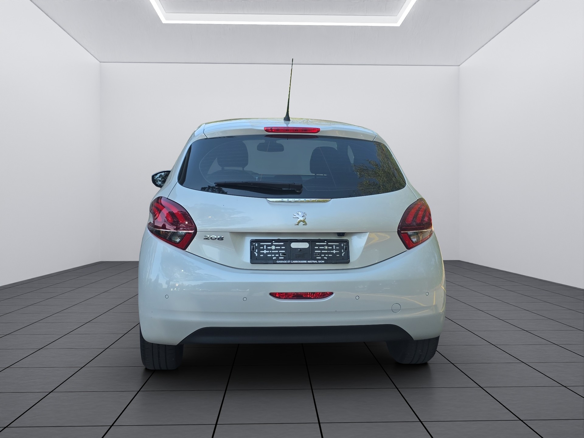PEUGEOT 208 1.2 PureTech Allure EAT6-image-5