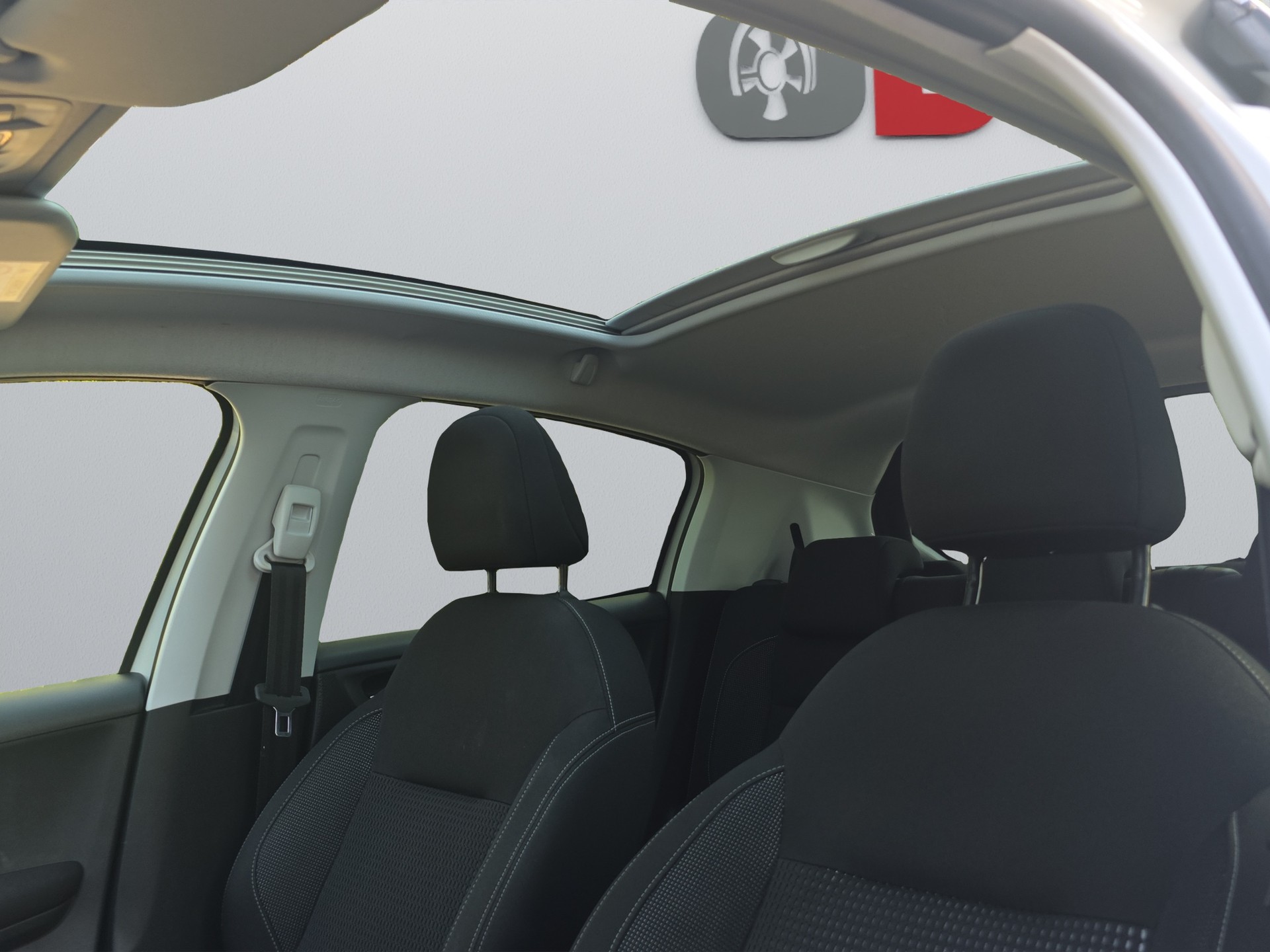PEUGEOT 208 1.2 PureTech Allure EAT6-image-17