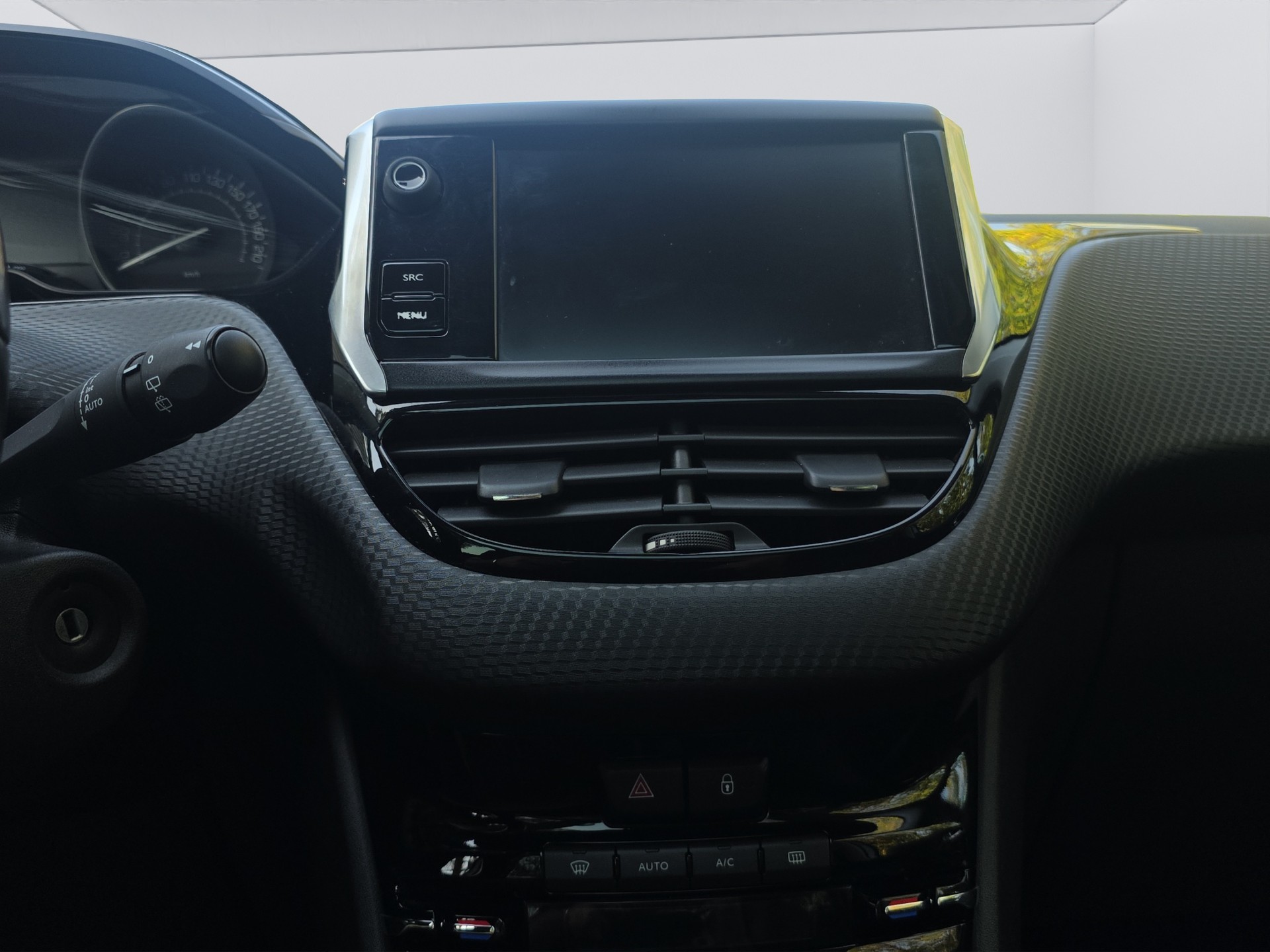 PEUGEOT 208 1.2 PureTech Allure EAT6-image-16