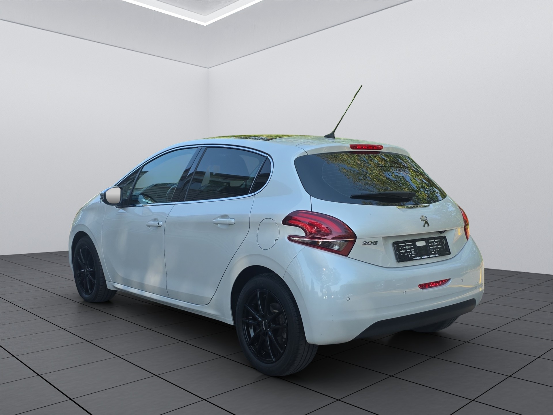 PEUGEOT 208 1.2 PureTech Allure EAT6-image-6