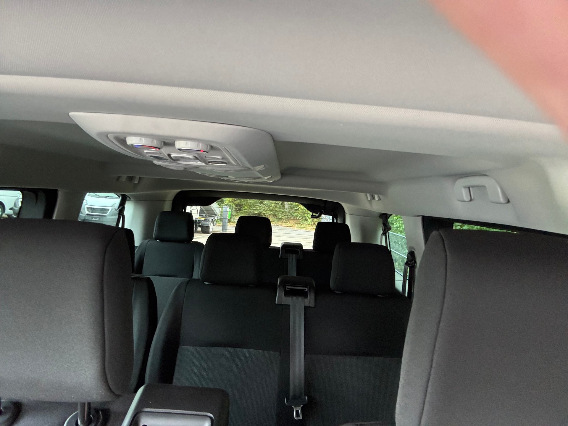 PEUGEOT Traveller Family Edition Standard EAT8-image-12