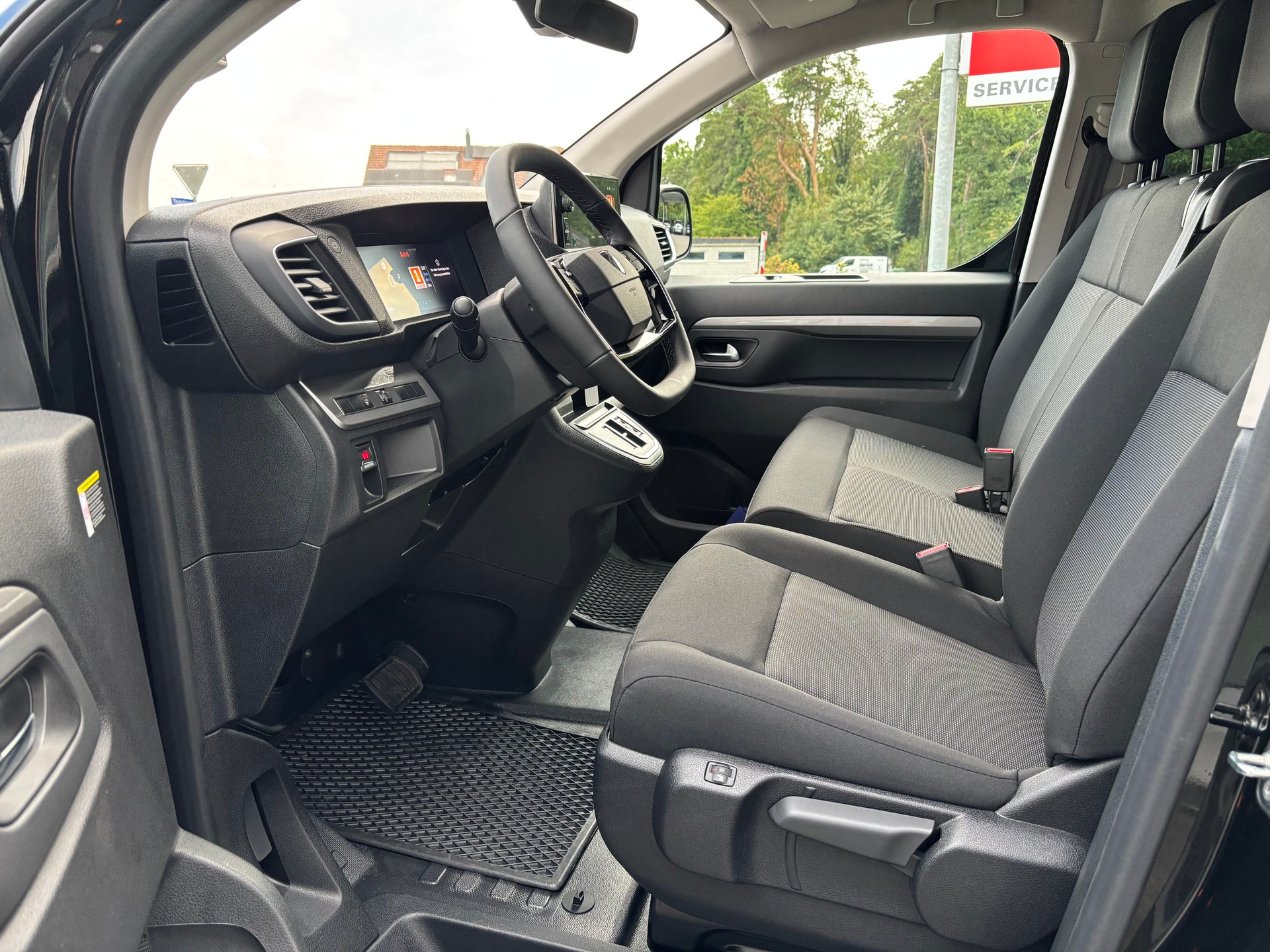PEUGEOT Traveller Family Edition Standard EAT8-image-10