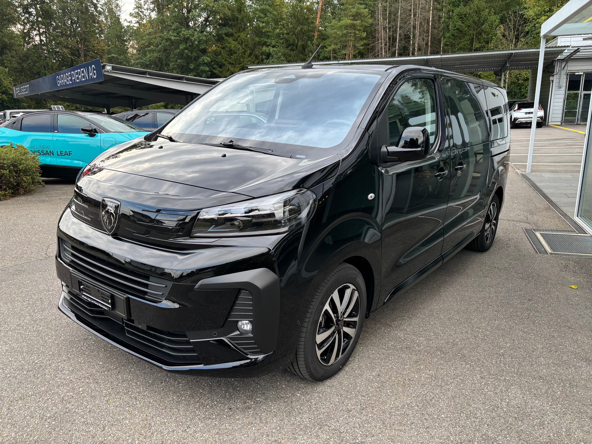 PEUGEOT Traveller Family Edition Standard EAT8-image-1