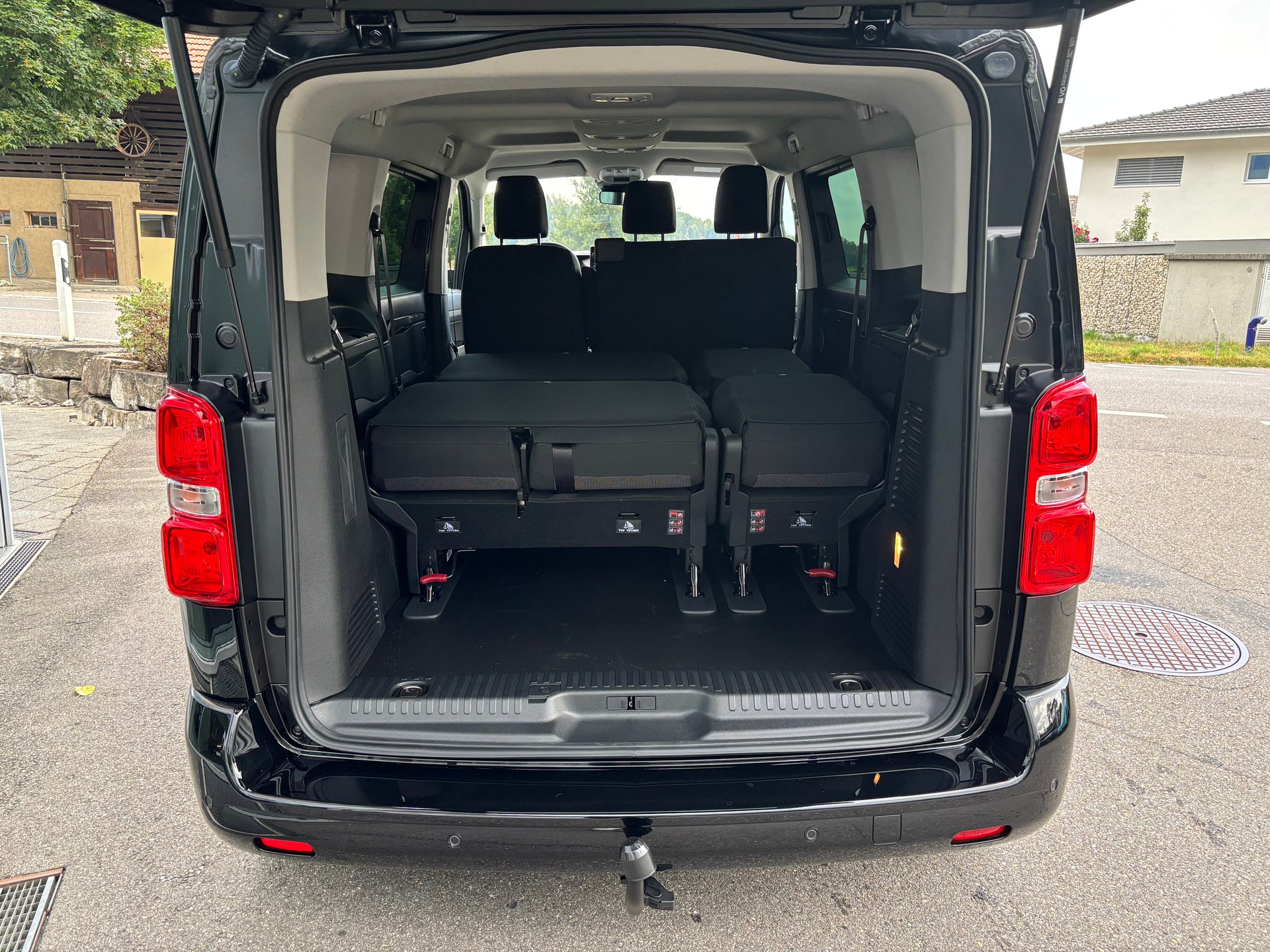 PEUGEOT Traveller Family Edition Standard EAT8-image-4