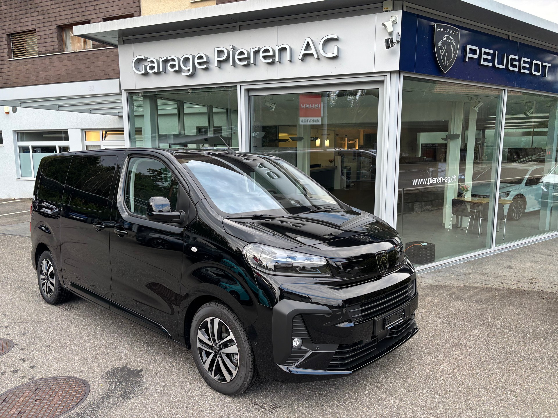PEUGEOT Traveller Family Edition Standard EAT8-image-0