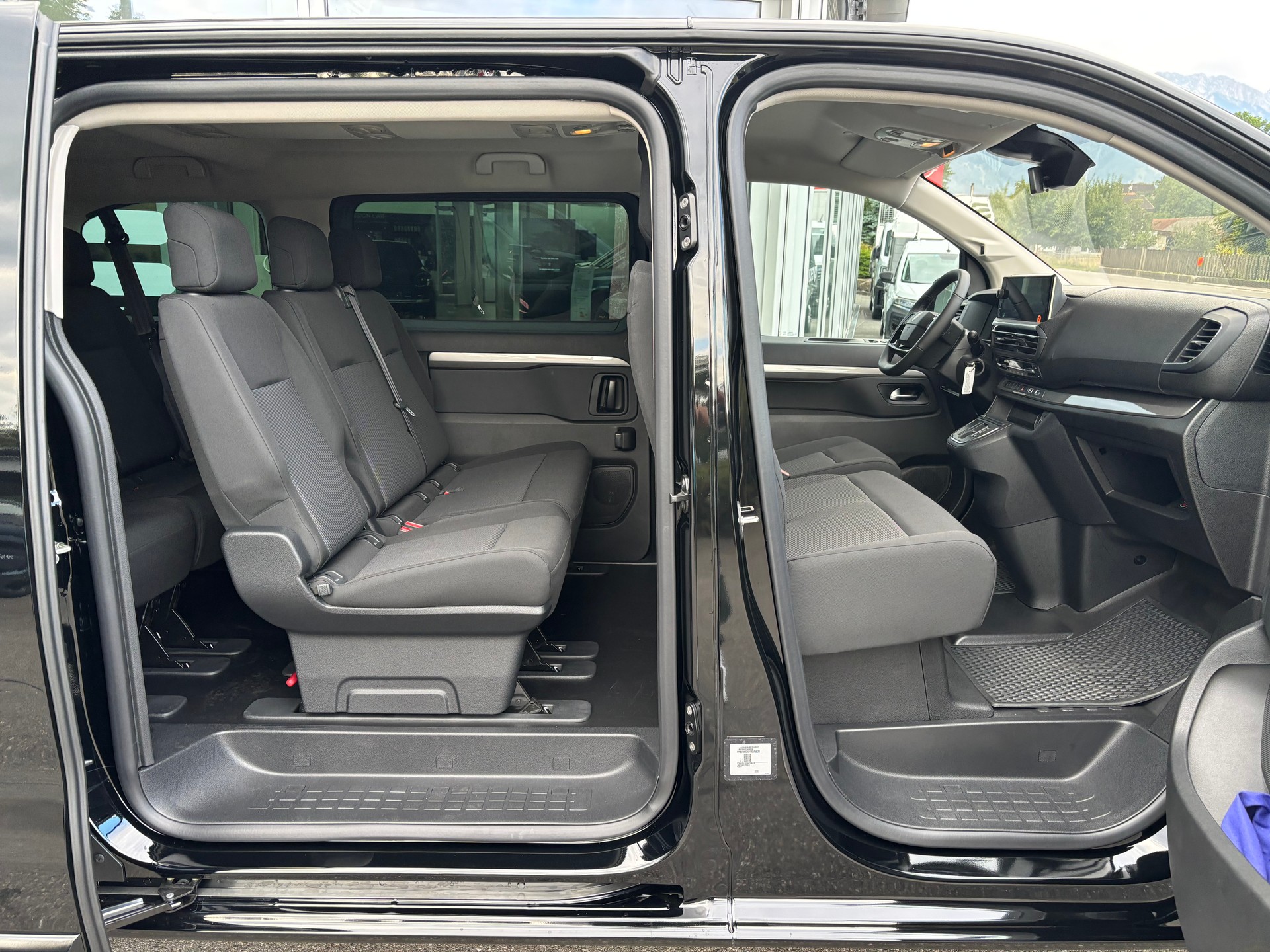 PEUGEOT Traveller Family Edition Standard EAT8-image-6