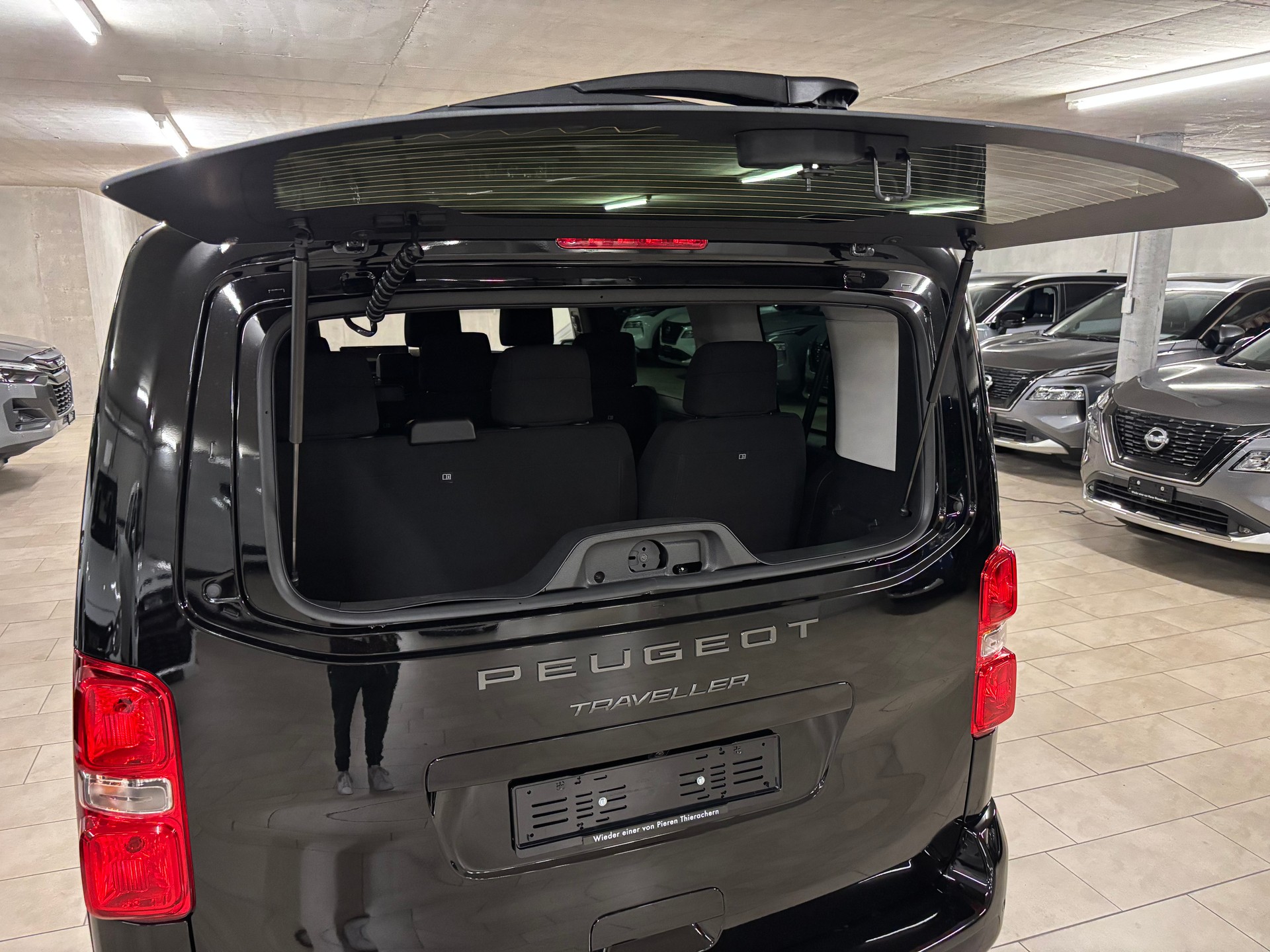PEUGEOT Traveller Family Edition Standard EAT8-image-13