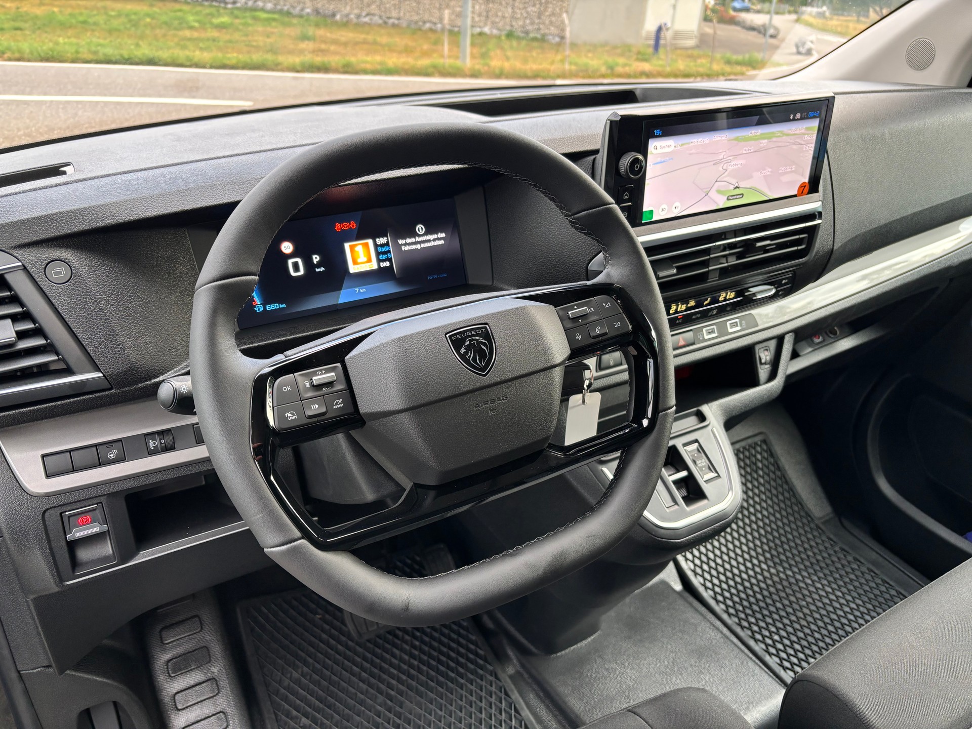 PEUGEOT Traveller Family Edition Standard EAT8-image-11