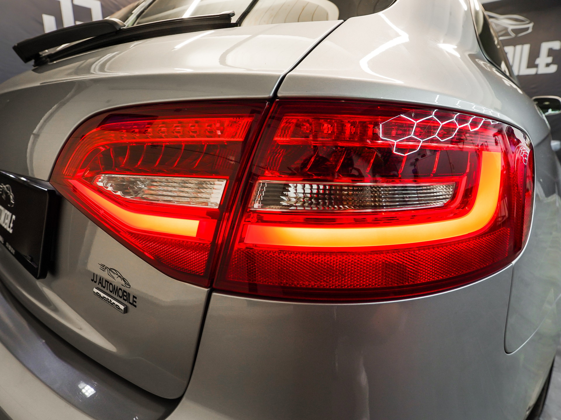 AUDI A4 Avant 2.0 TFSI quattro s-tronic-image-11