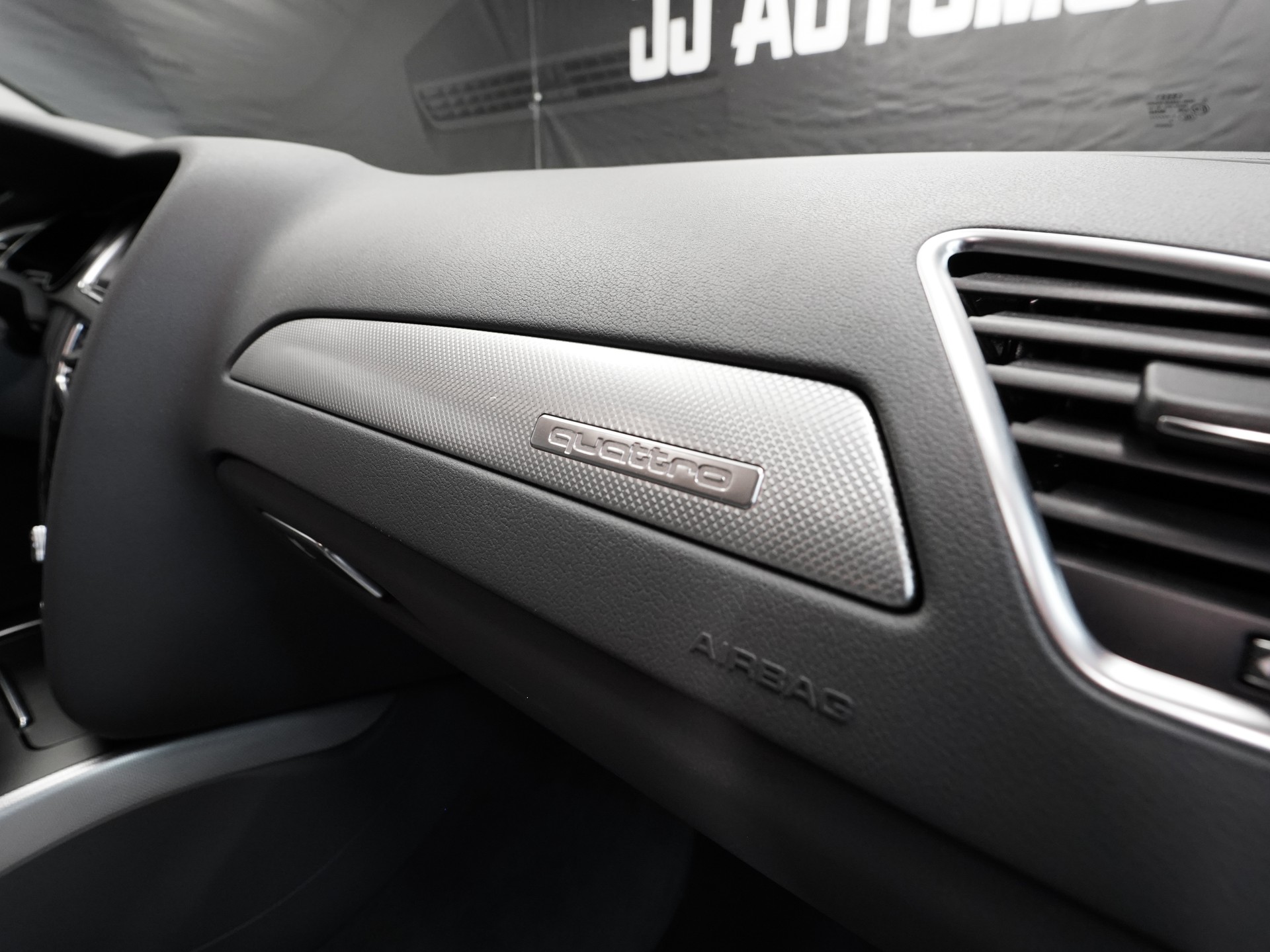 AUDI A4 Avant 2.0 TFSI quattro s-tronic-image-10