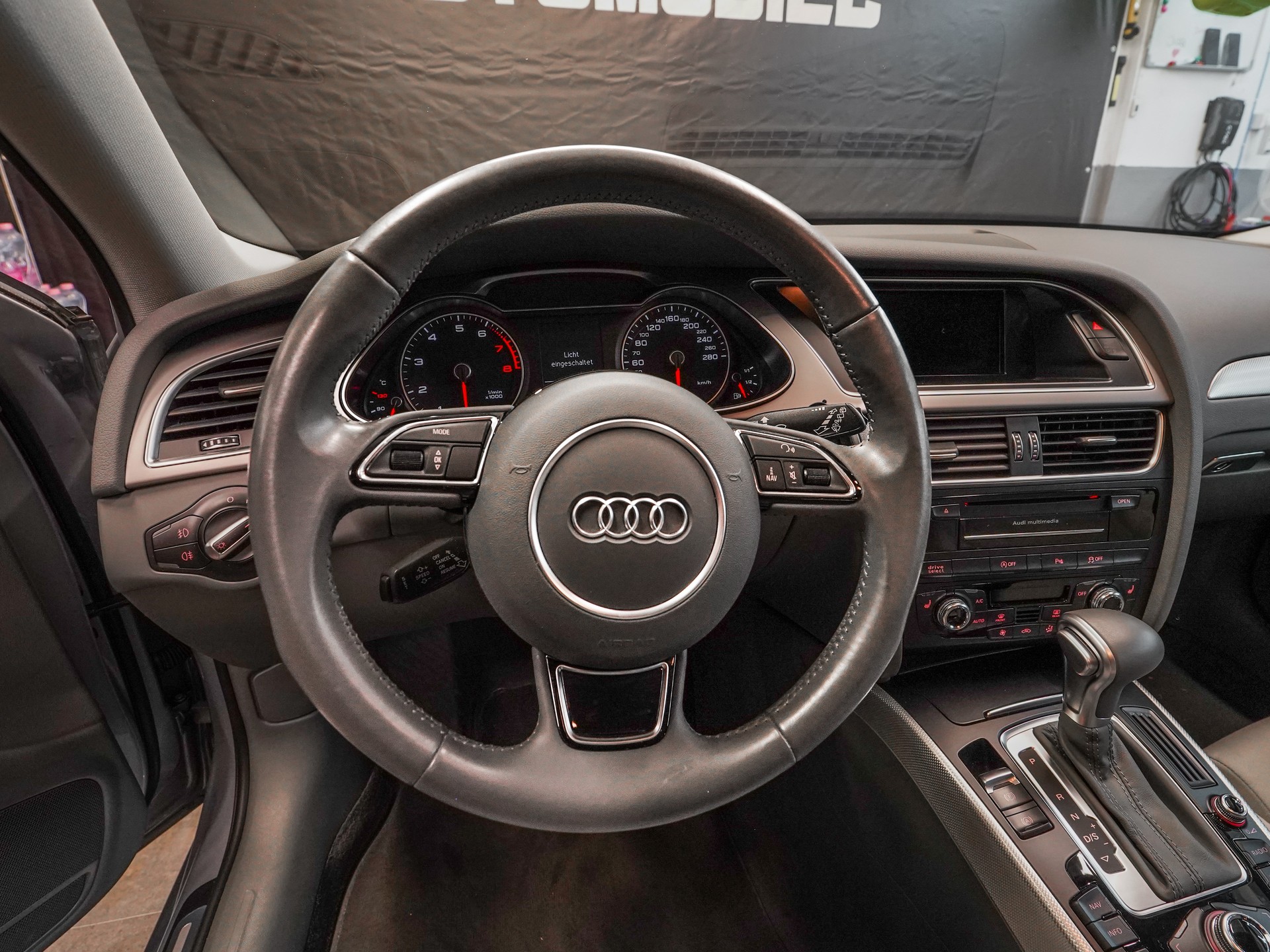 AUDI A4 Avant 2.0 TFSI quattro s-tronic-image-8