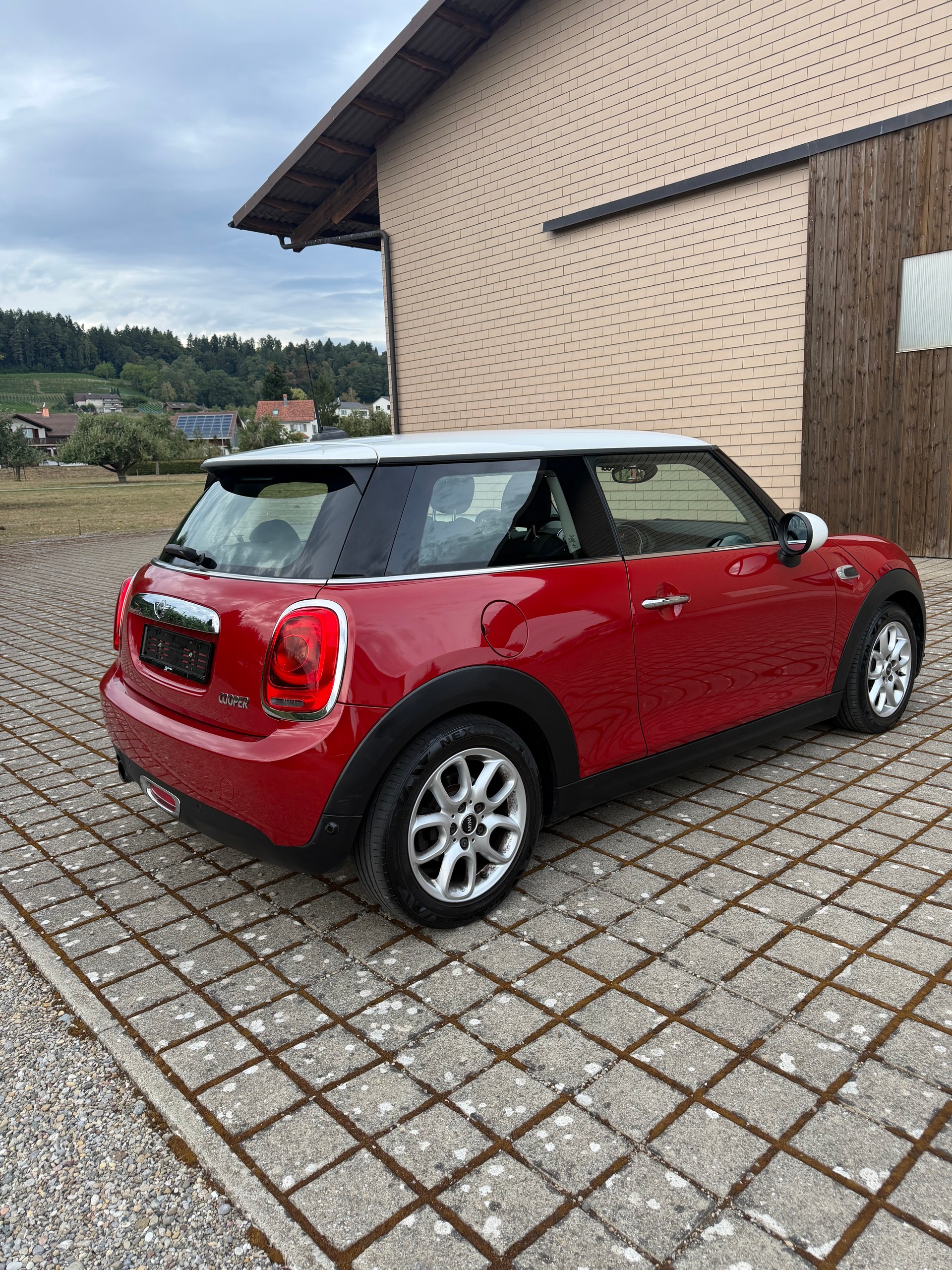 MINI 1.5i Cooper-image-2