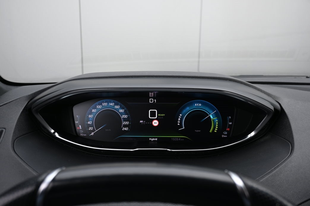 PEUGEOT 3008 300e Hybrid4 Allure Pack EAT8-image-10