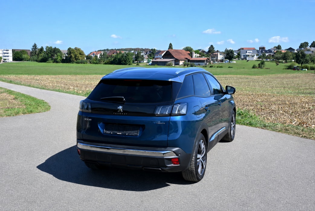 PEUGEOT 3008 300e Hybrid4 Allure Pack EAT8-image-2