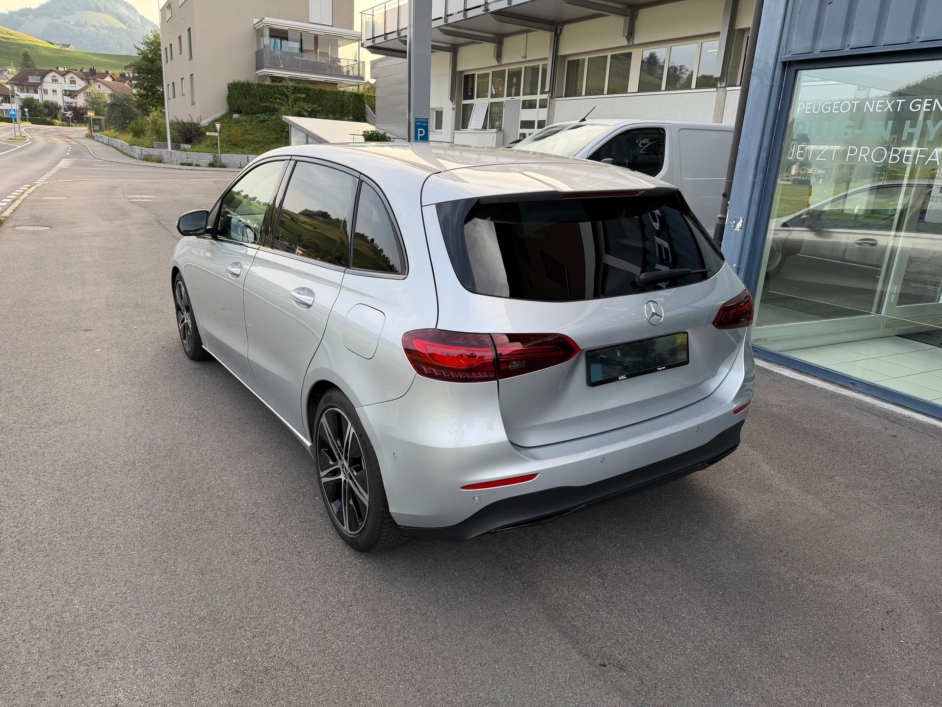 MERCEDES-BENZ B 220 4Matic 8G-DCT-showroom-element-2
