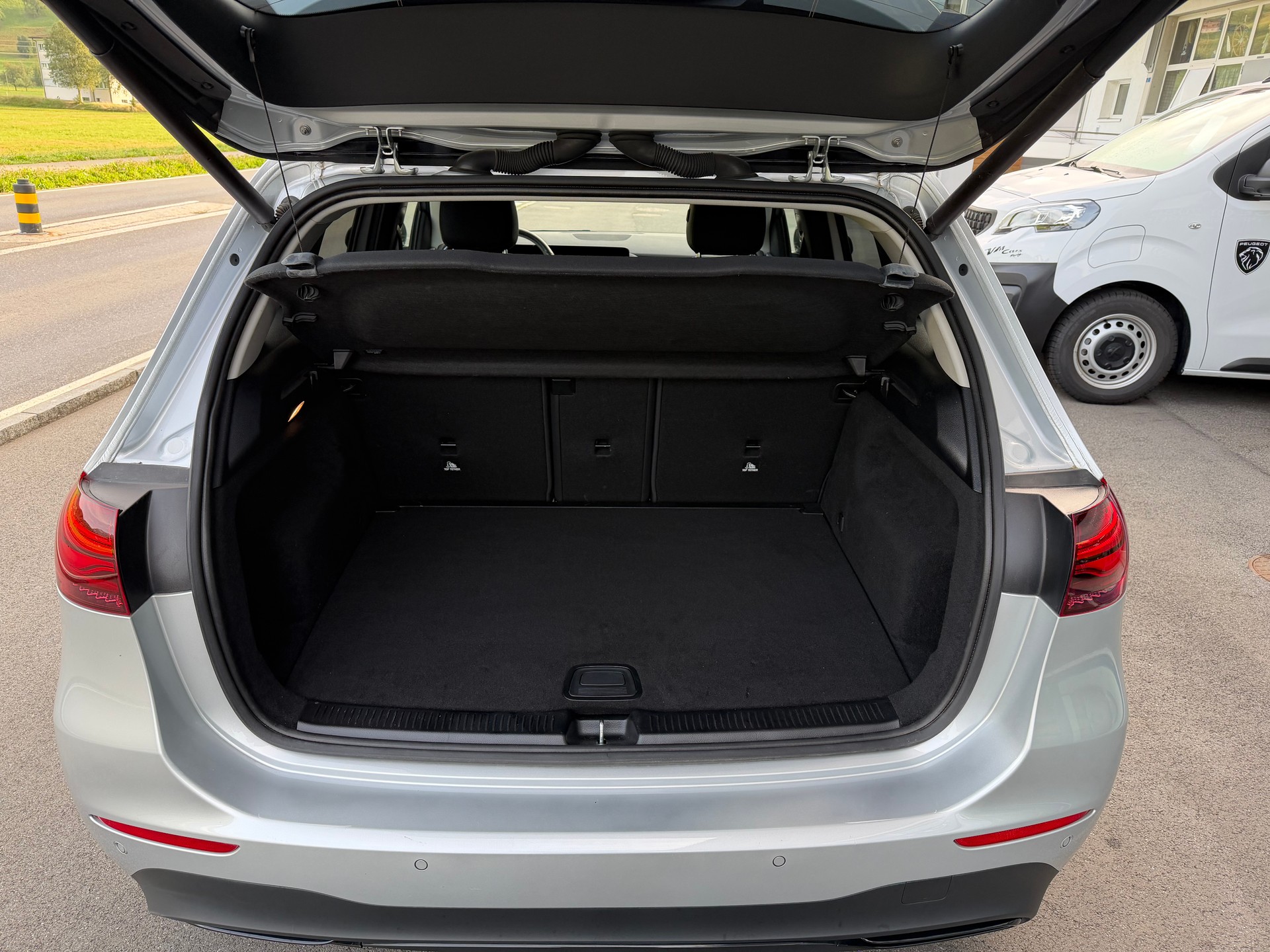 MERCEDES-BENZ B 220 4Matic 8G-DCT-showroom-element-3