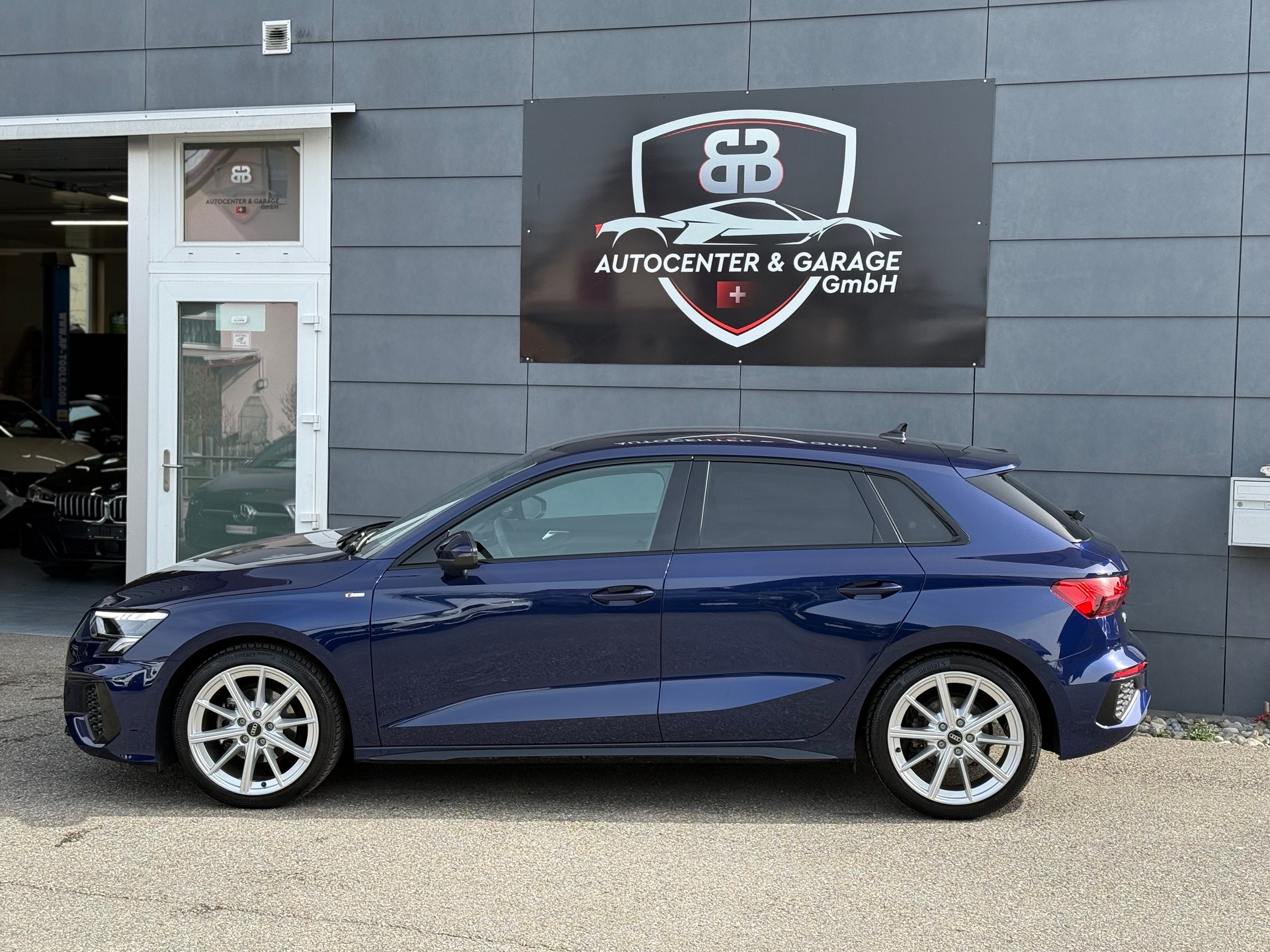 AUDI A3 Sportback 35 TFSI S line S-tronic °° 5 Jahre / 100'000 KM Audi-Garantie °°-image-3