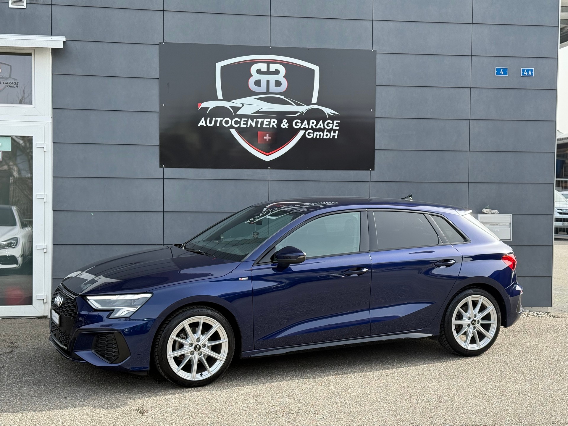 AUDI A3 Sportback 35 TFSI S line S-tronic °° 5 Jahre / 100'000 KM Audi-Garantie °°-image-2