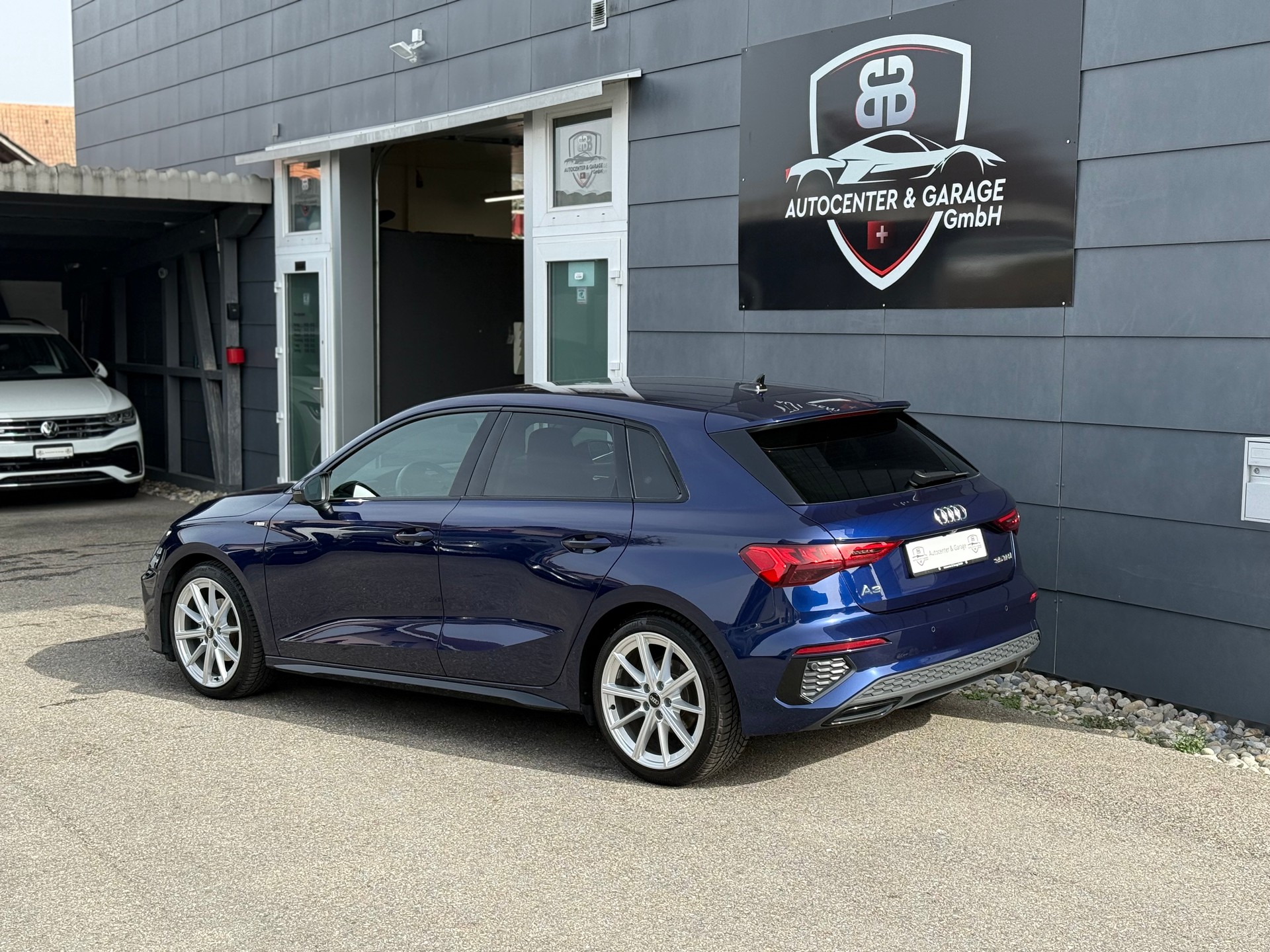 AUDI A3 Sportback 35 TFSI S line S-tronic °° 5 Jahre / 100'000 KM Audi-Garantie °°-image-4