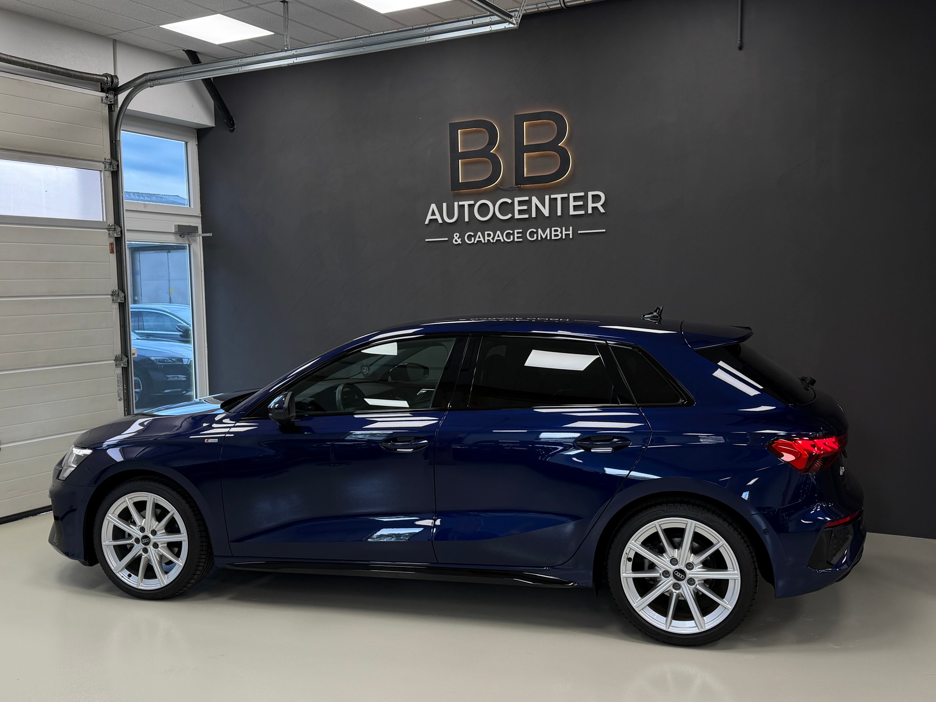 AUDI A3 Sportback 35 TFSI S line S-tronic °° 5 Jahre / 100'000 KM Audi-Garantie °°-image-3