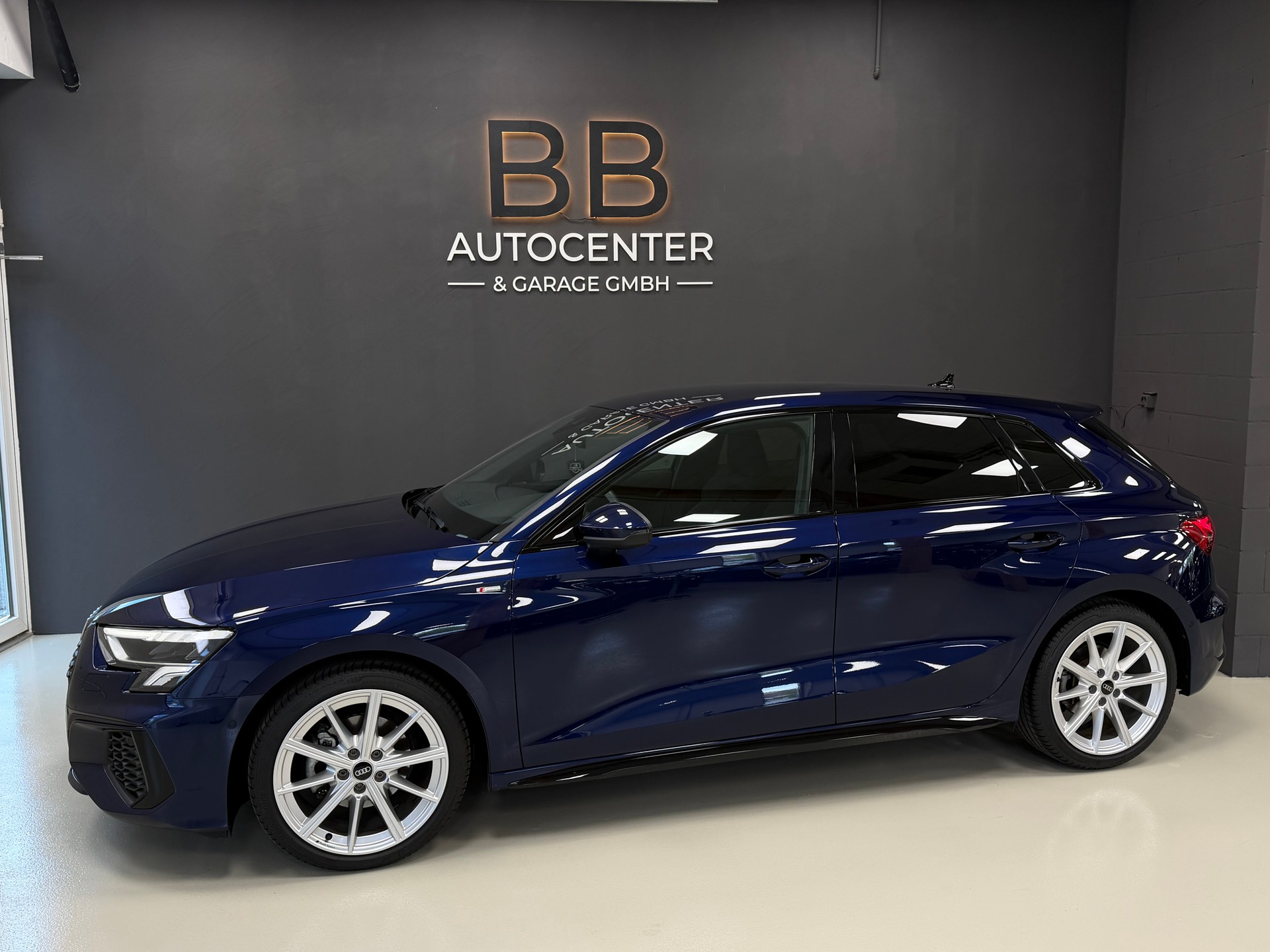 AUDI A3 Sportback 35 TFSI S line S-tronic °° 5 Jahre / 100'000 KM Audi-Garantie °°-image-2