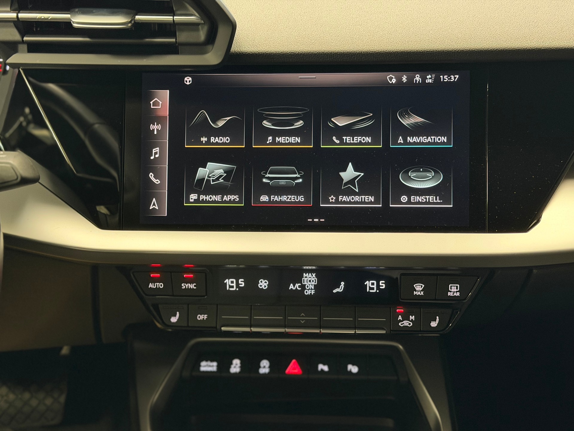 AUDI A3 Sportback 35 TFSI S line S-tronic °° 5 Jahre / 100'000 KM Audi-Garantie °°-image-19